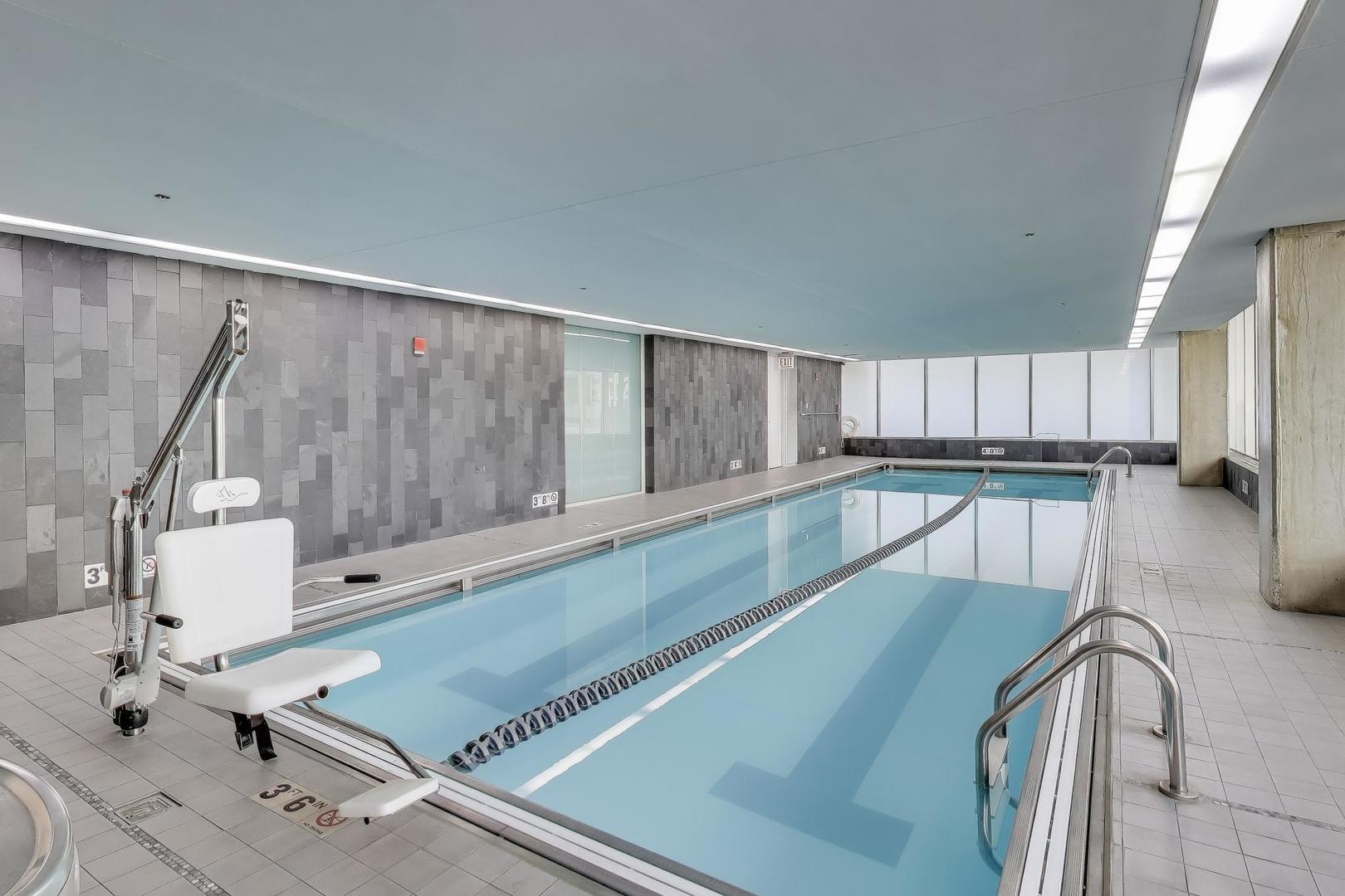 550 N Saint Clair Street Unit: 1306