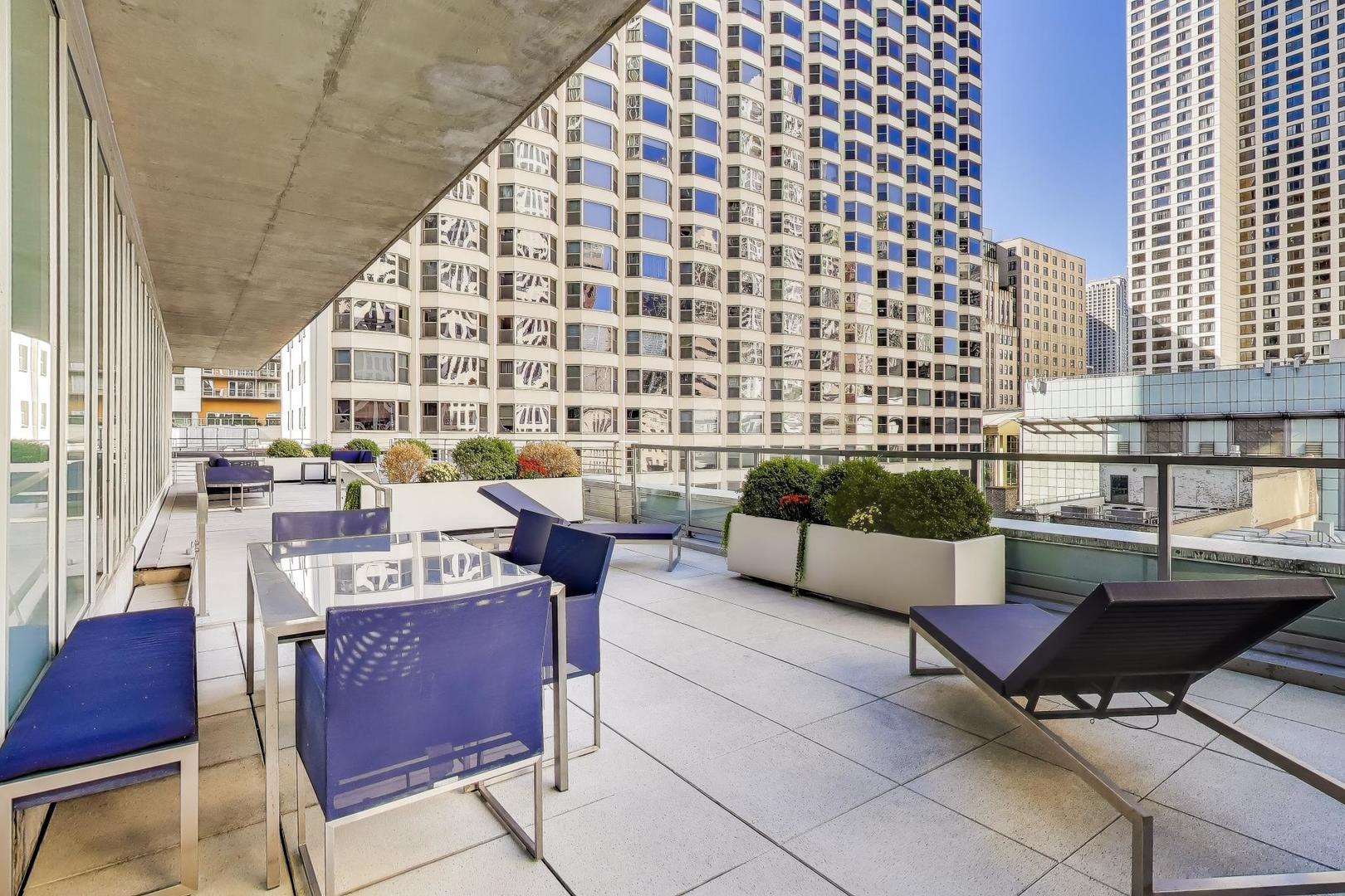 550 N Saint Clair Street Unit: 1306