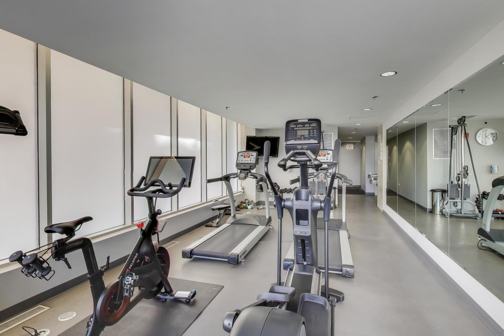 550 N Saint Clair Street Unit: 1306