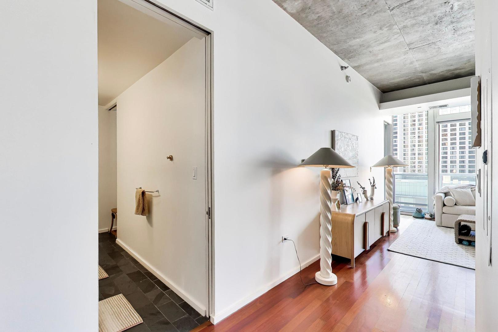 550 N Saint Clair Street Unit: 1306