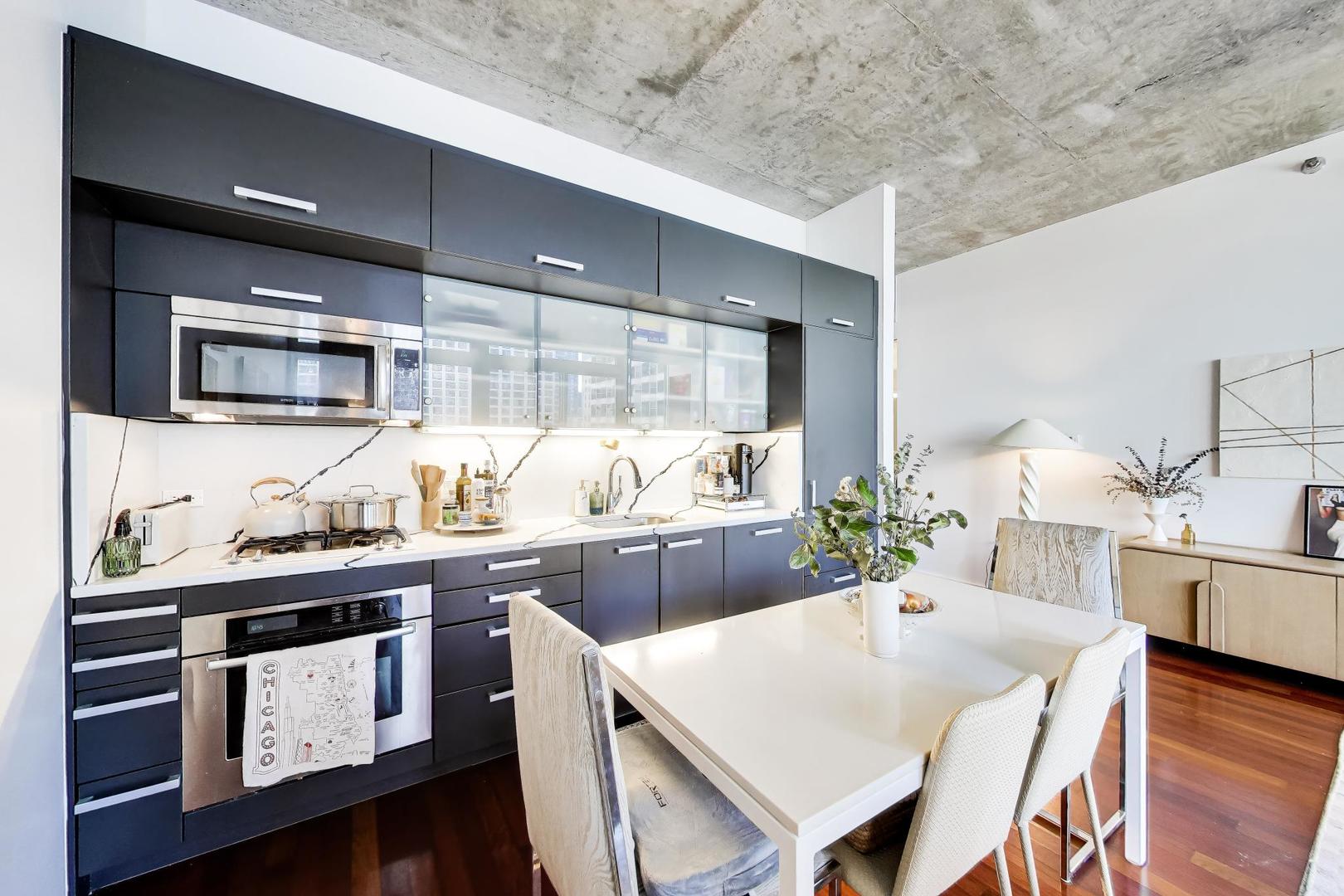 550 N Saint Clair Street Unit: 1306