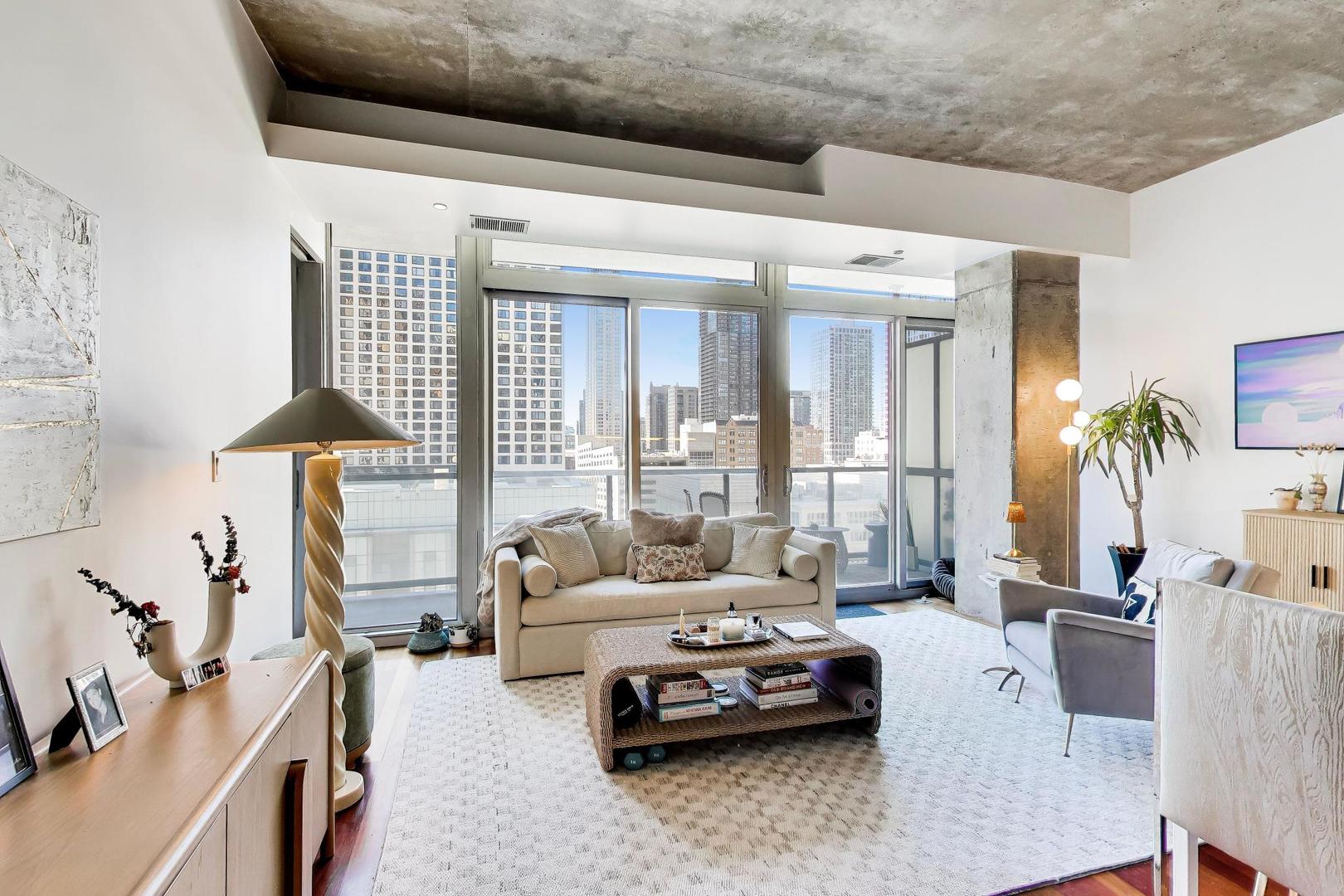 550 N Saint Clair Street Unit: 1306