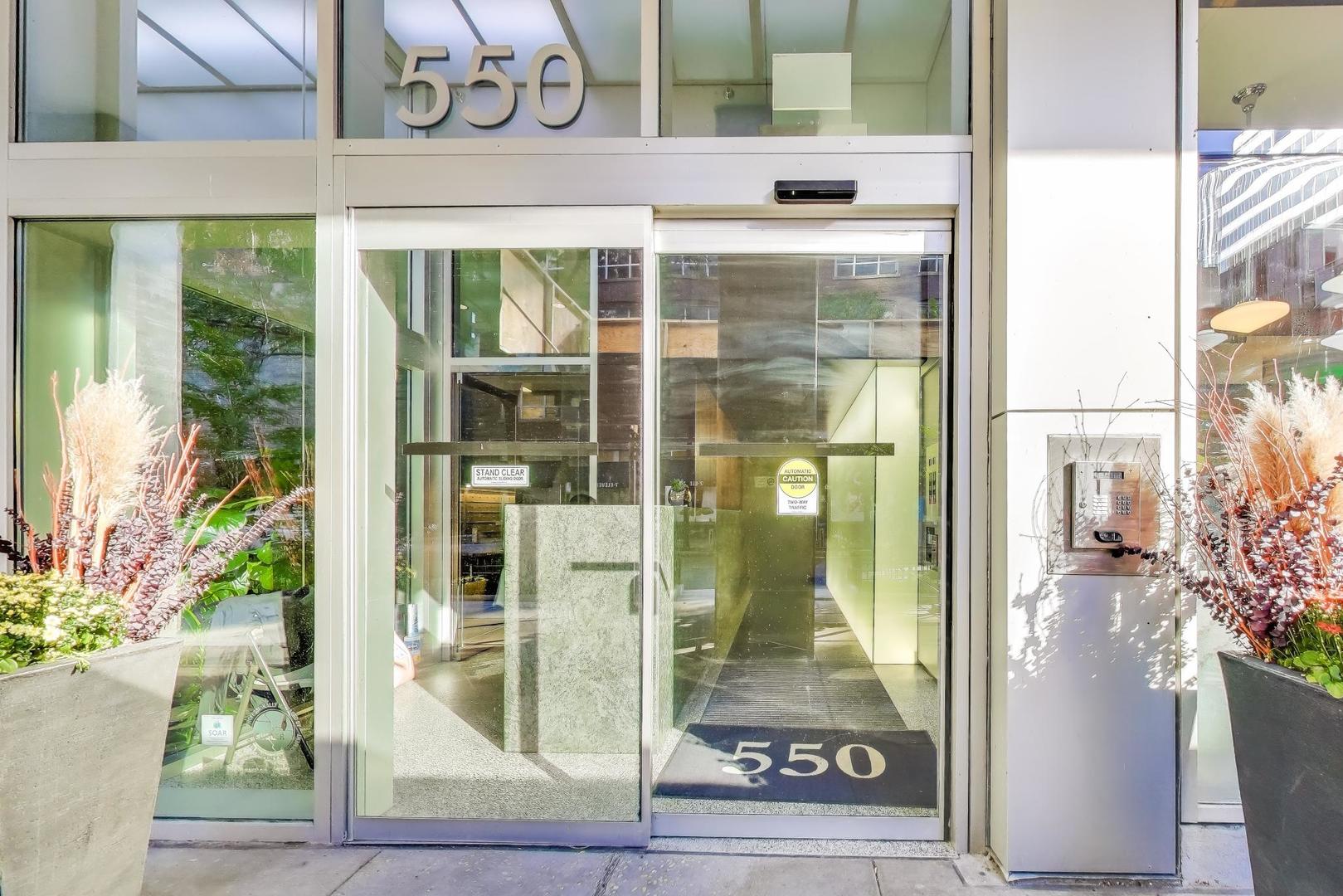 550 N Saint Clair Street Unit: 1306