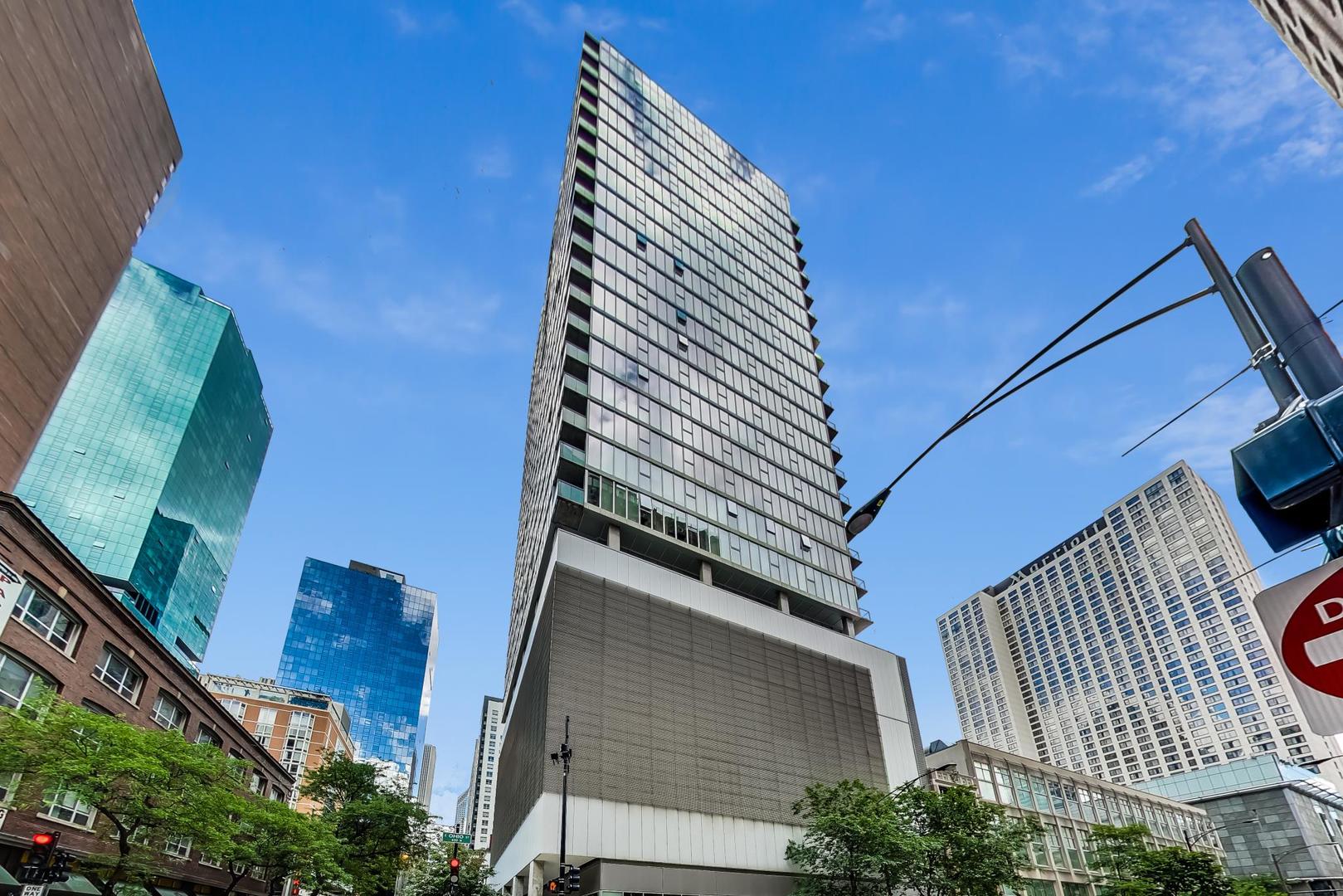 550 N Saint Clair Street Unit: 1306