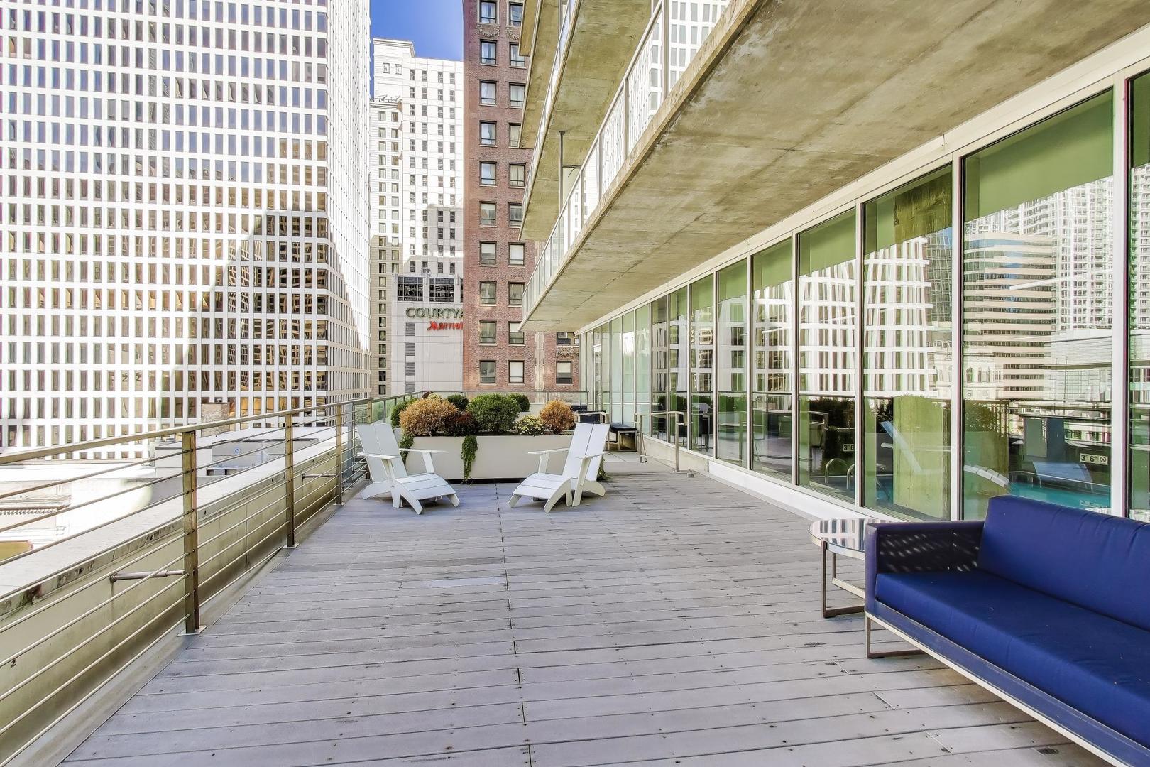 550 N Saint Clair Street Unit: 1306