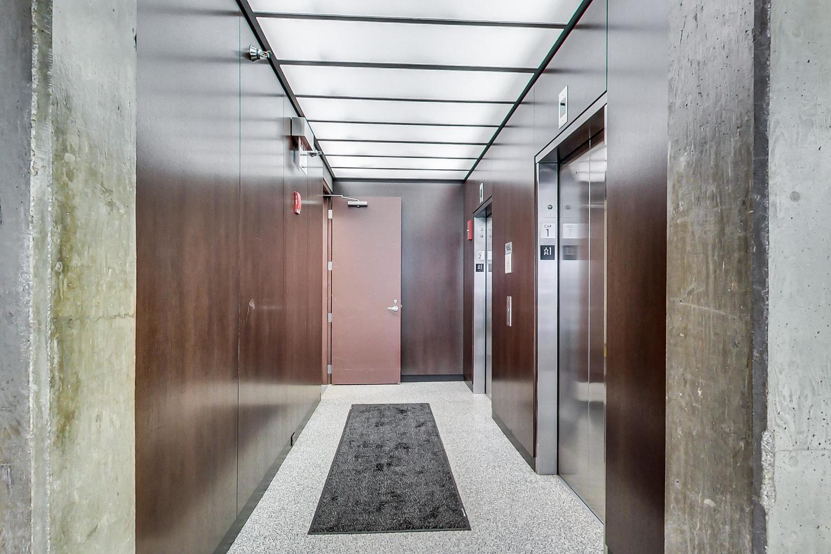 550 N Saint Clair Street Unit: 1306