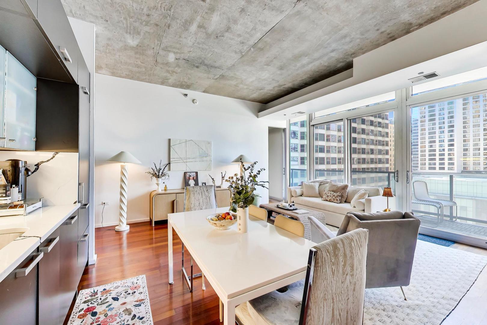 550 N Saint Clair Street Unit: 1306