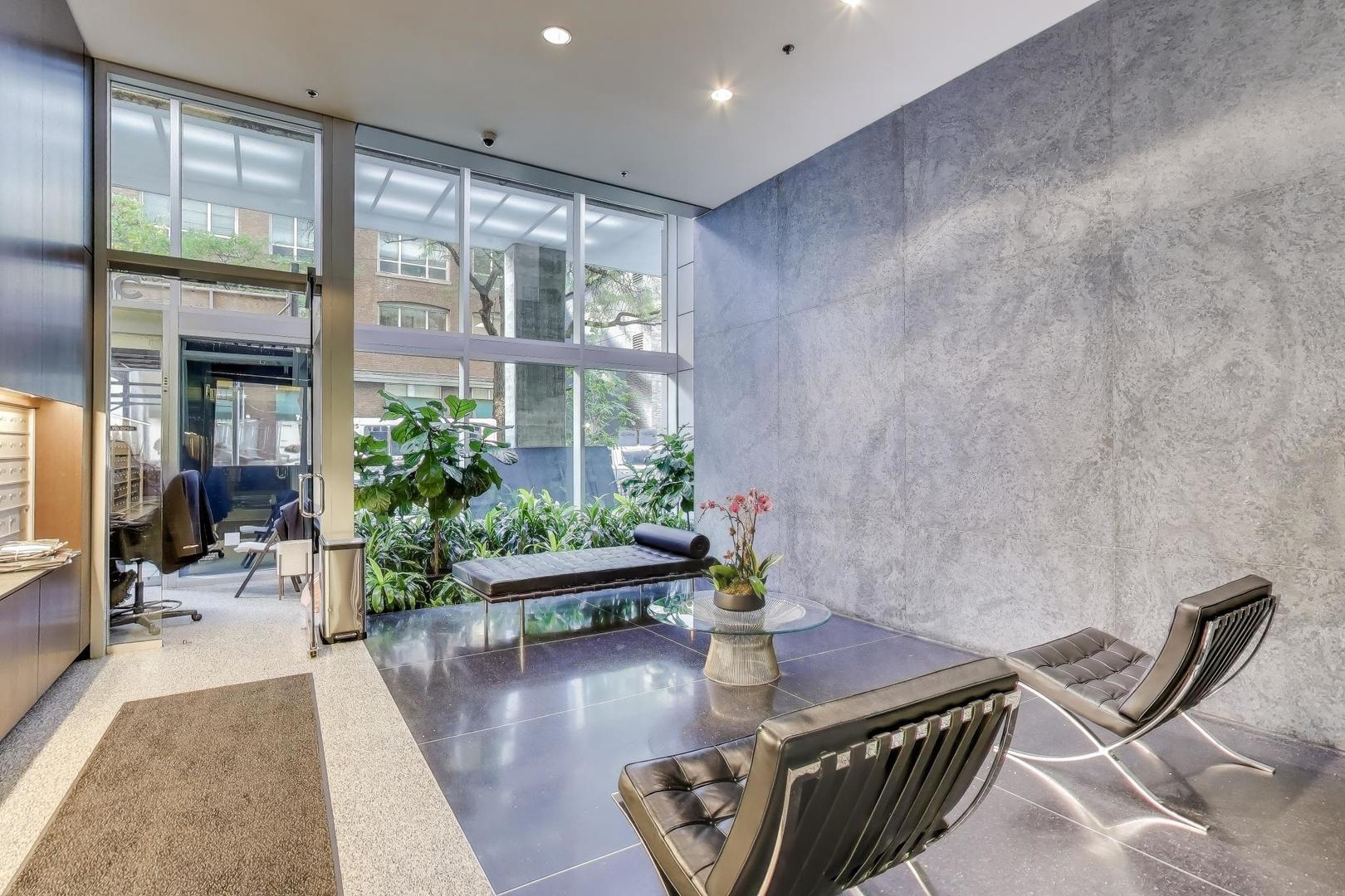 550 N Saint Clair Street Unit: 1306