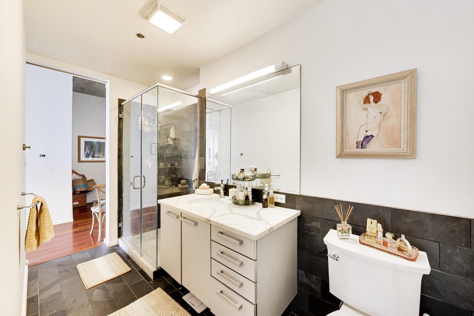 550 N Saint Clair Street Unit: 1306