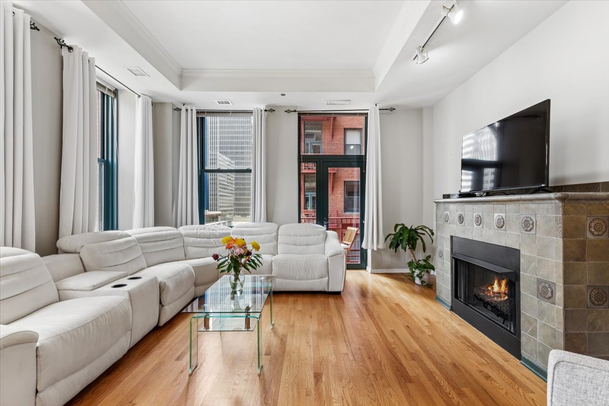 208 W Washington Street Unit: 1405
