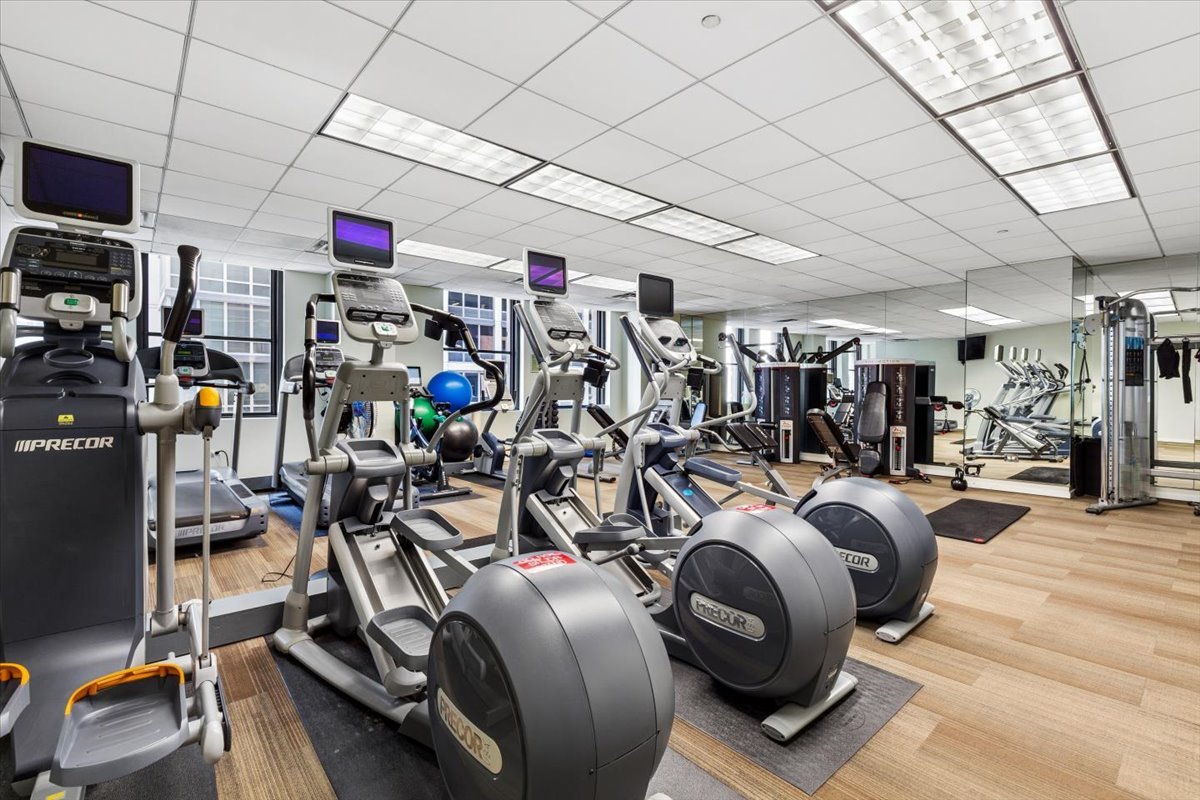 208 W Washington Street Unit: 1405