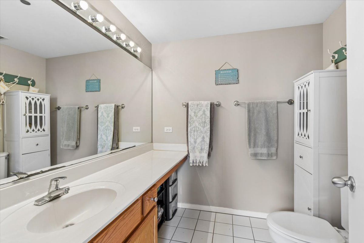 208 W Washington Street Unit: 1405