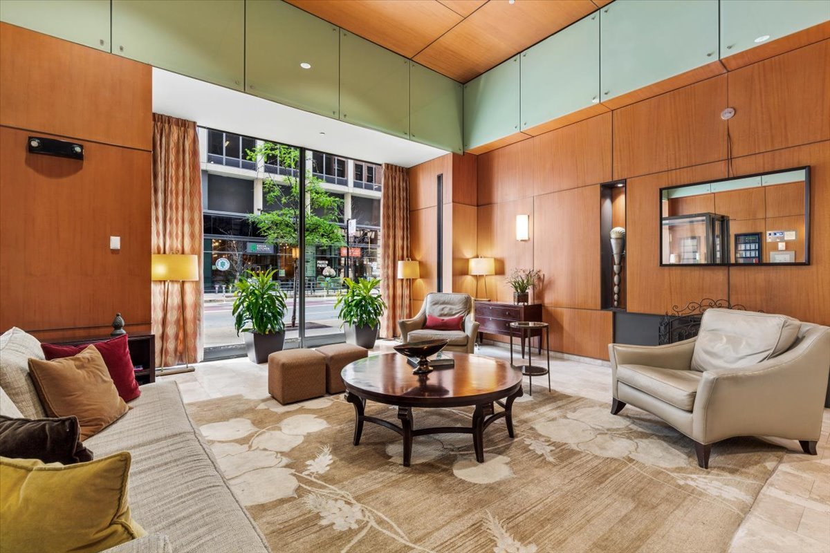 208 W Washington Street Unit: 1405