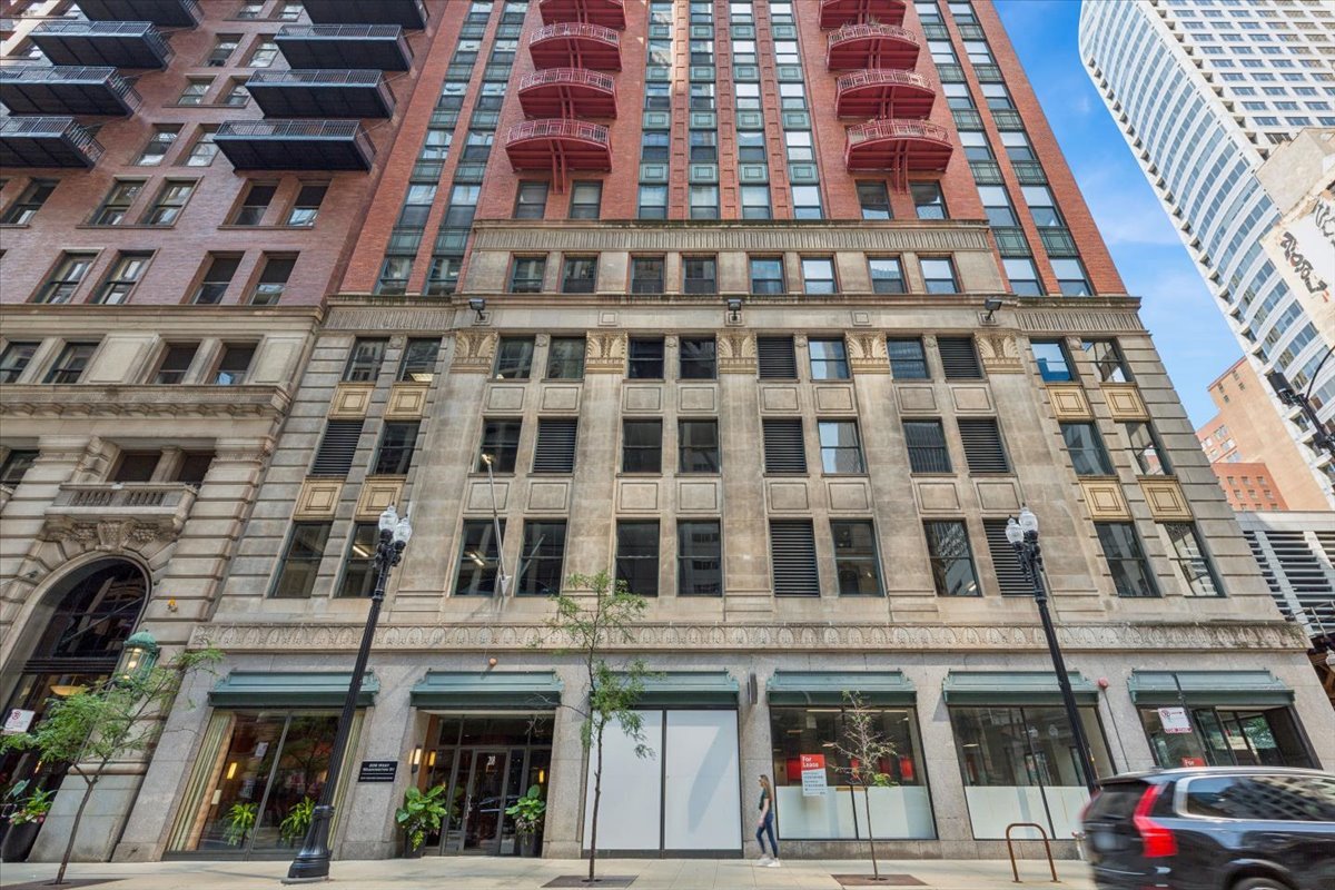 208 W Washington Street Unit: 1405