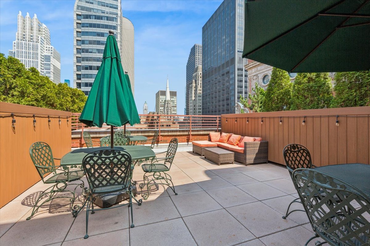 208 W Washington Street Unit: 1405