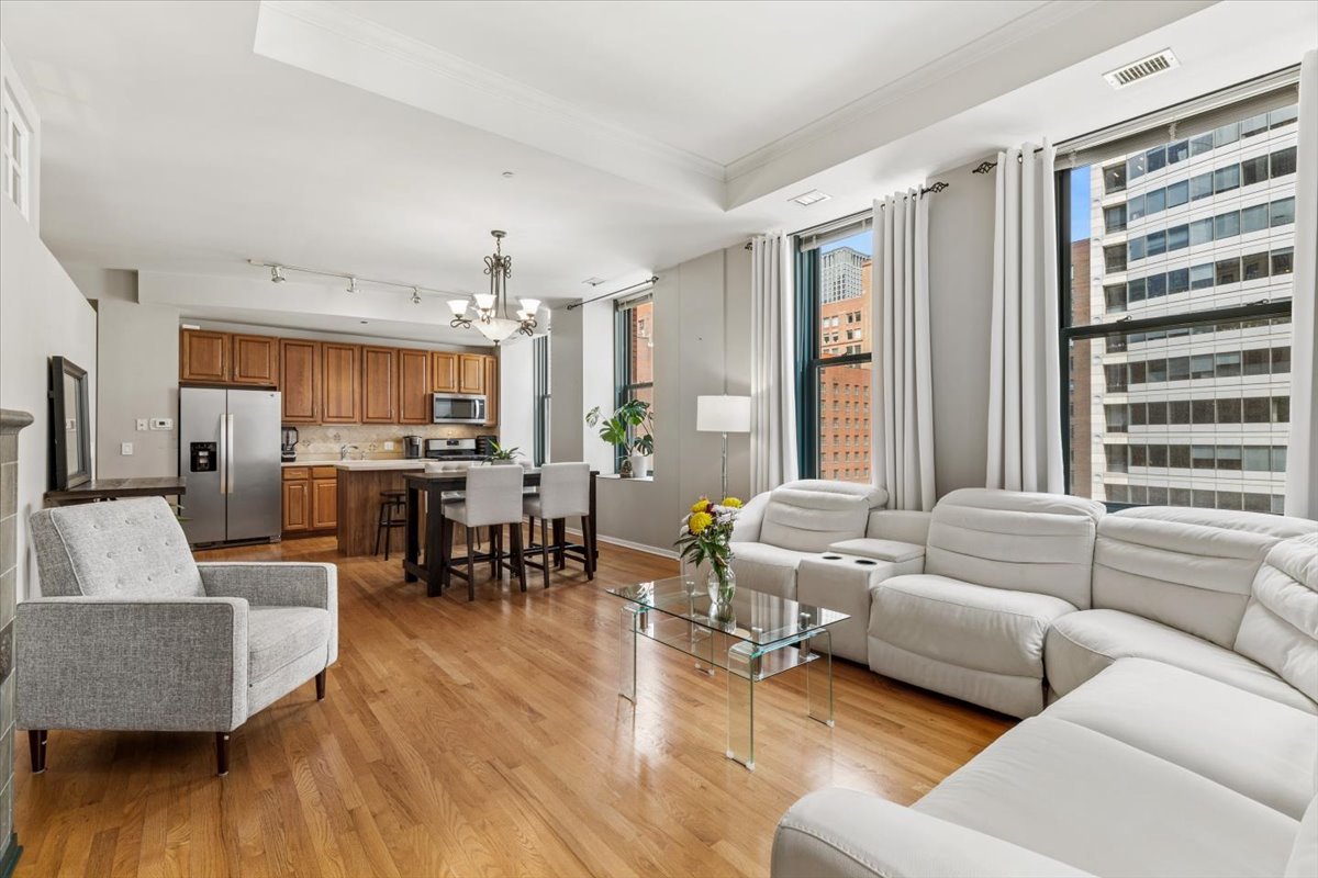 208 W Washington Street Unit: 1405