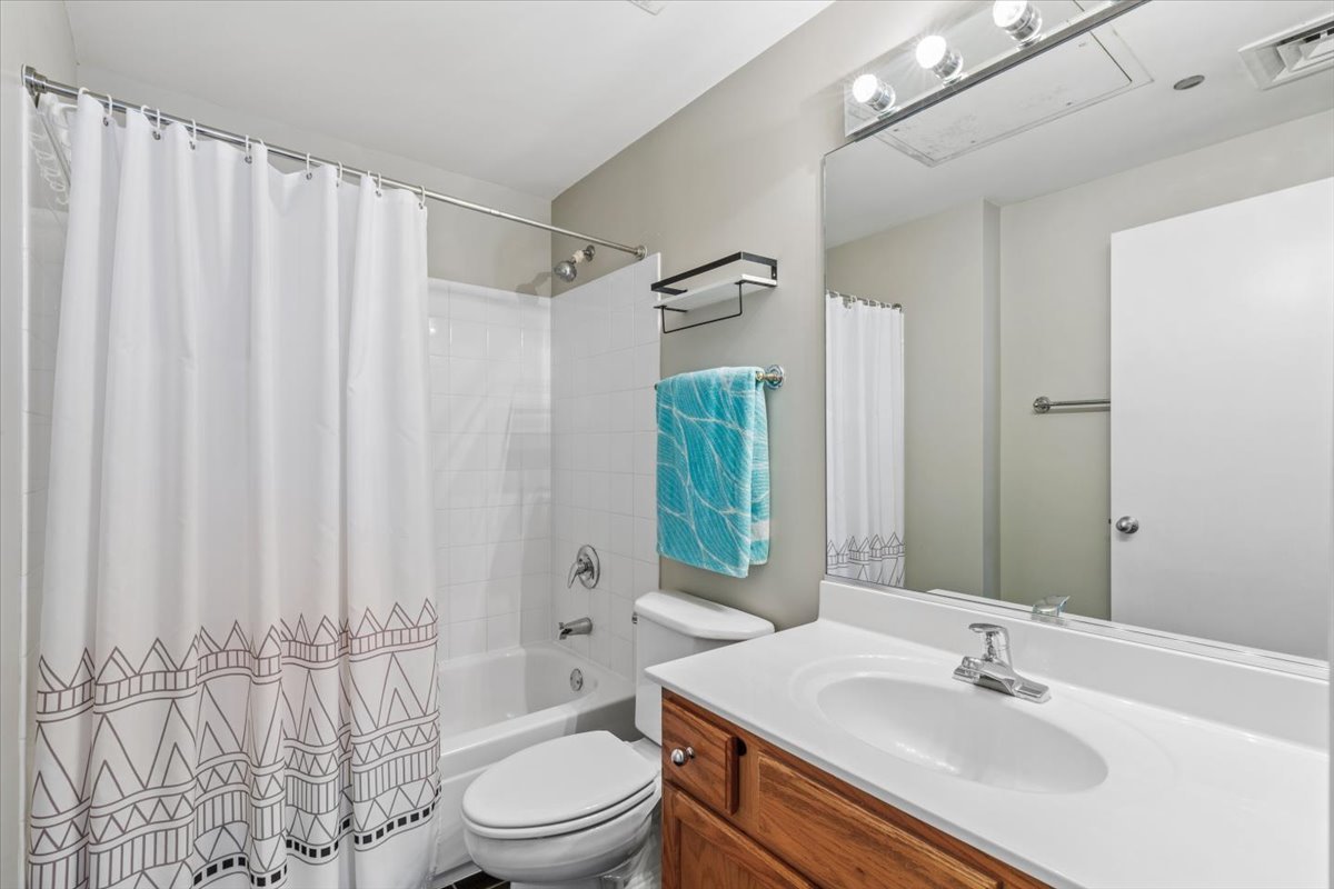 208 W Washington Street Unit: 1405