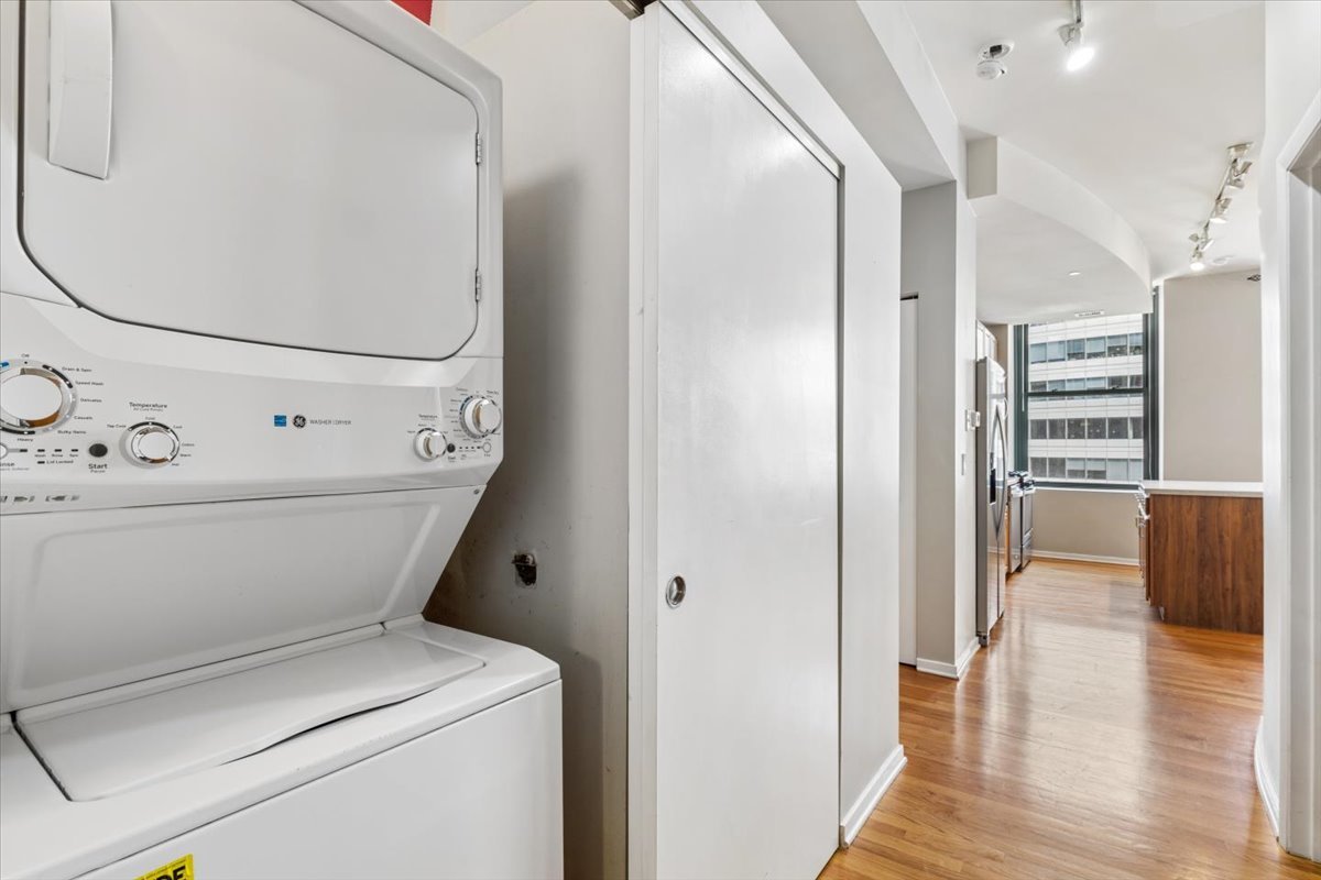 208 W Washington Street Unit: 1405