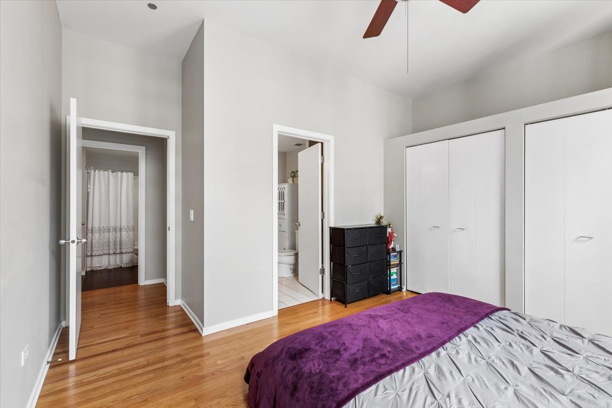 208 W Washington Street Unit: 1405