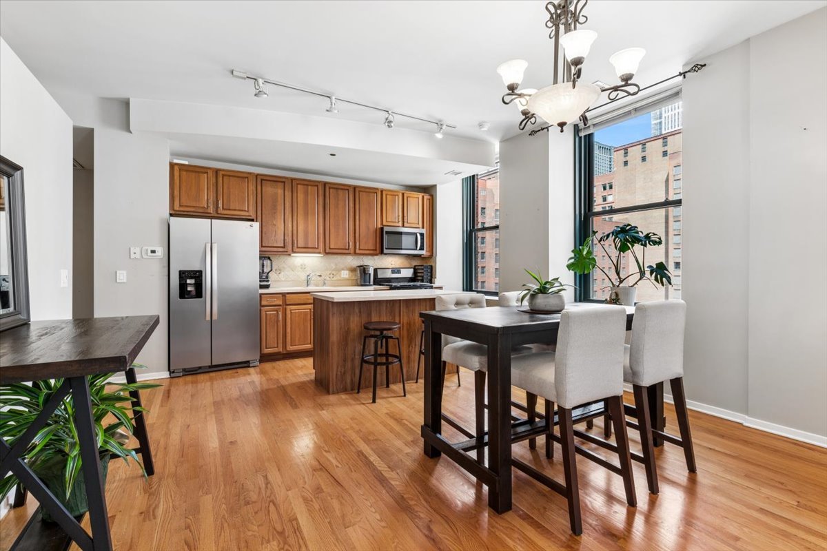 208 W Washington Street Unit: 1405