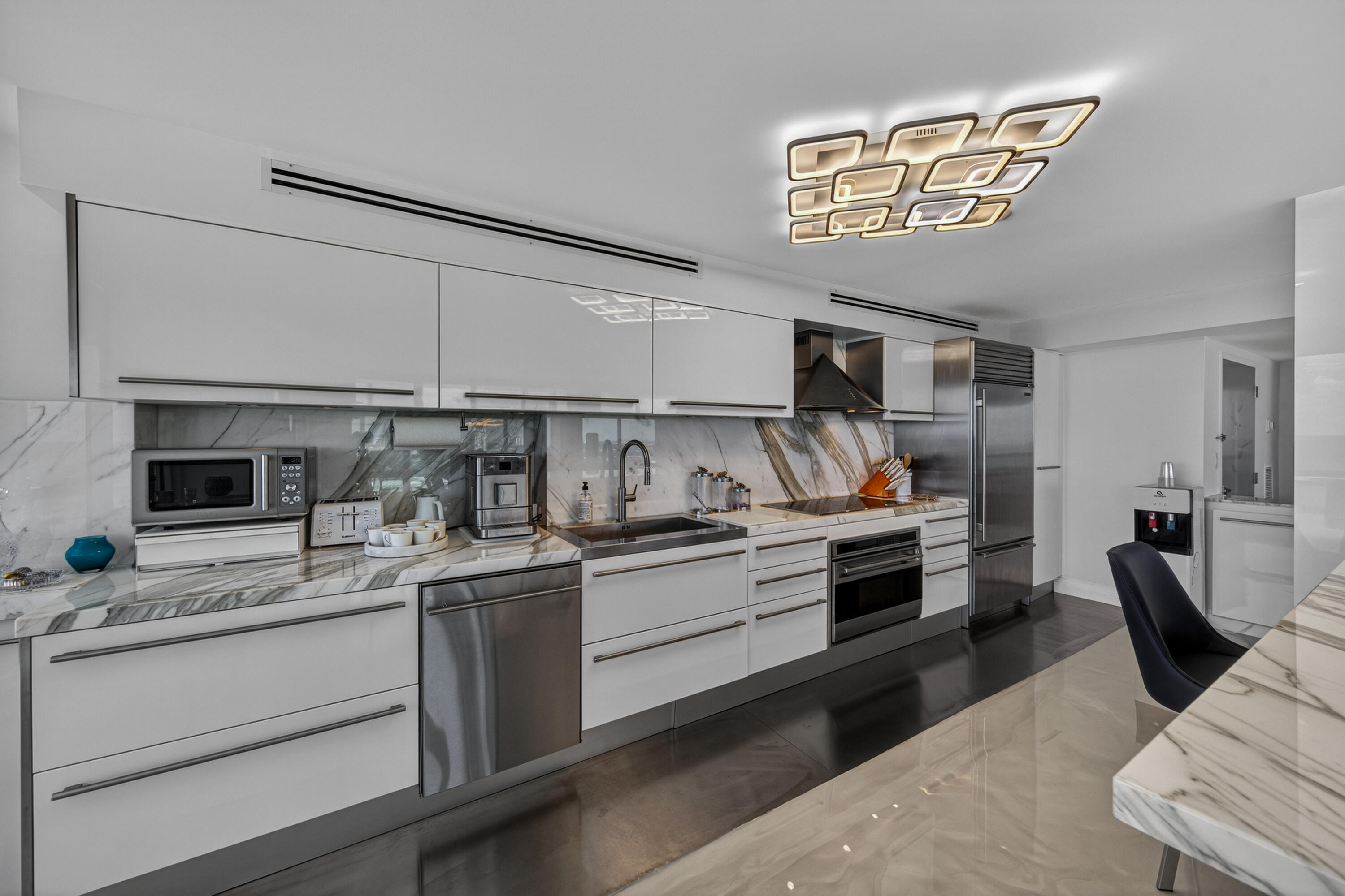 2100 S Ocean Lane 1712