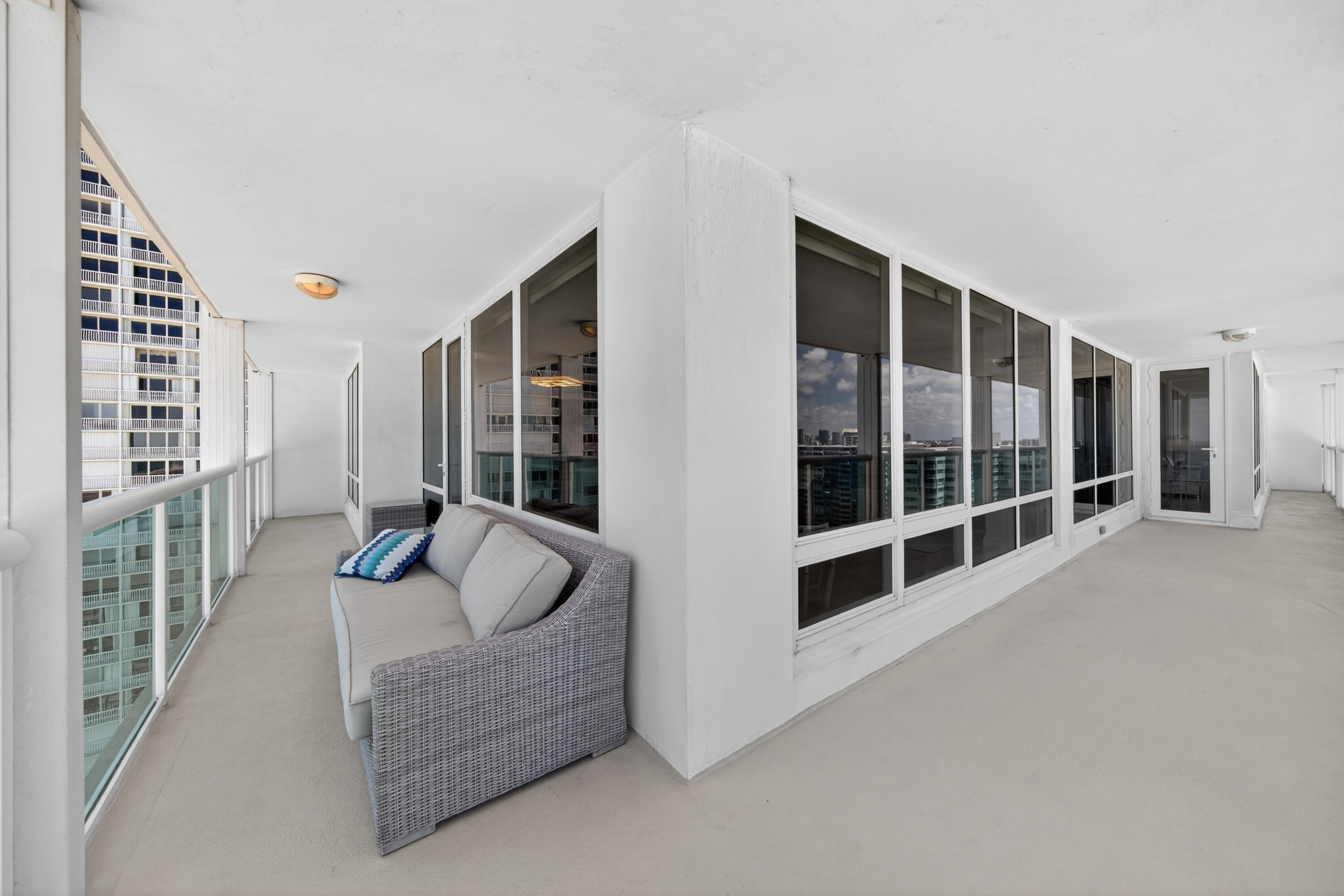 2100 S Ocean Lane 1712