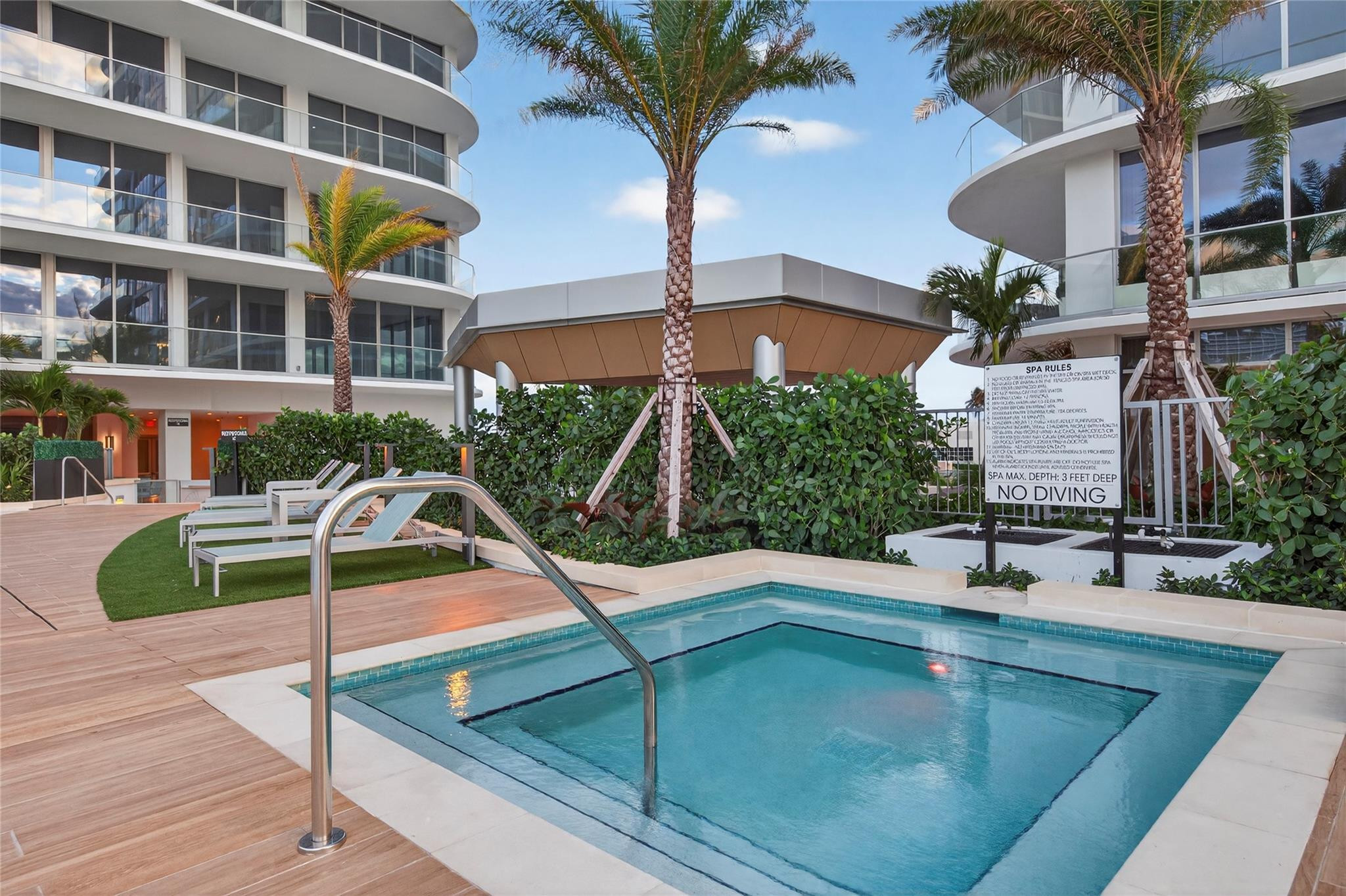 153 N Seabreeze Boulevard