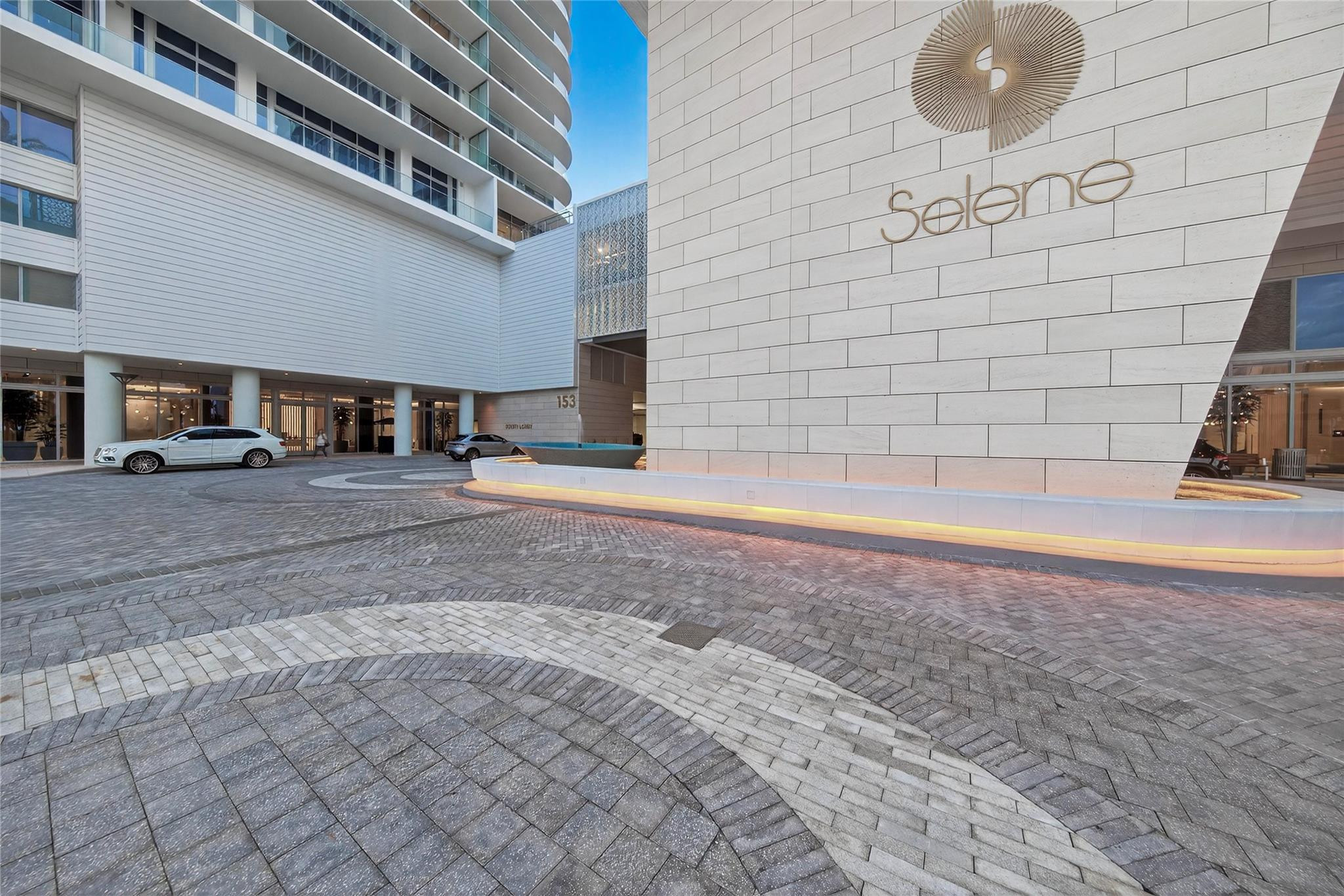 153 N Seabreeze Boulevard