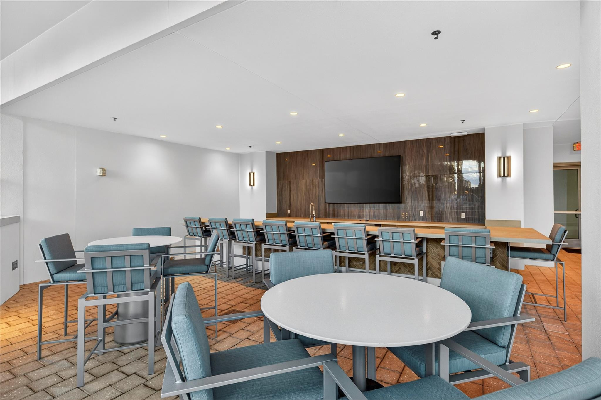 153 N Seabreeze Boulevard