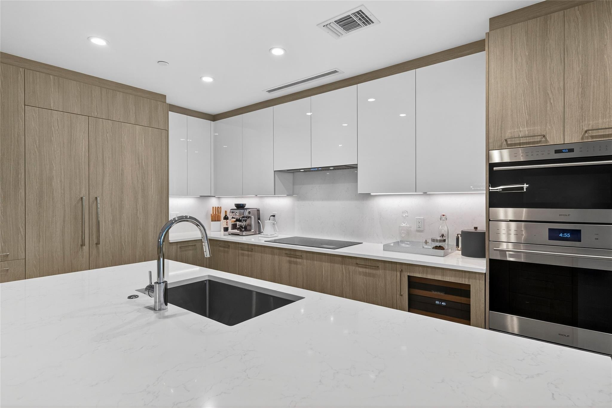 153 N Seabreeze Boulevard