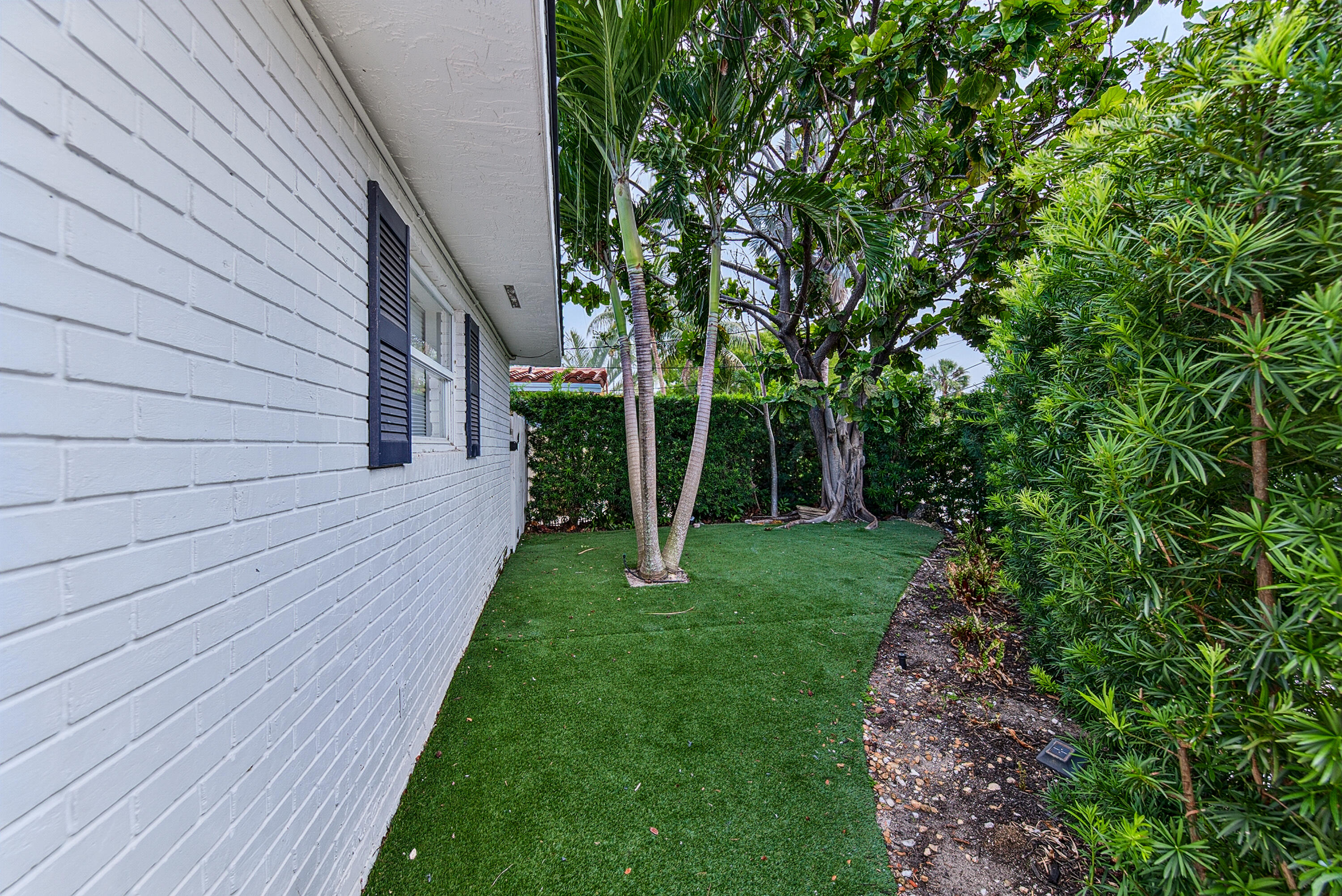 2056 NE 21st Court