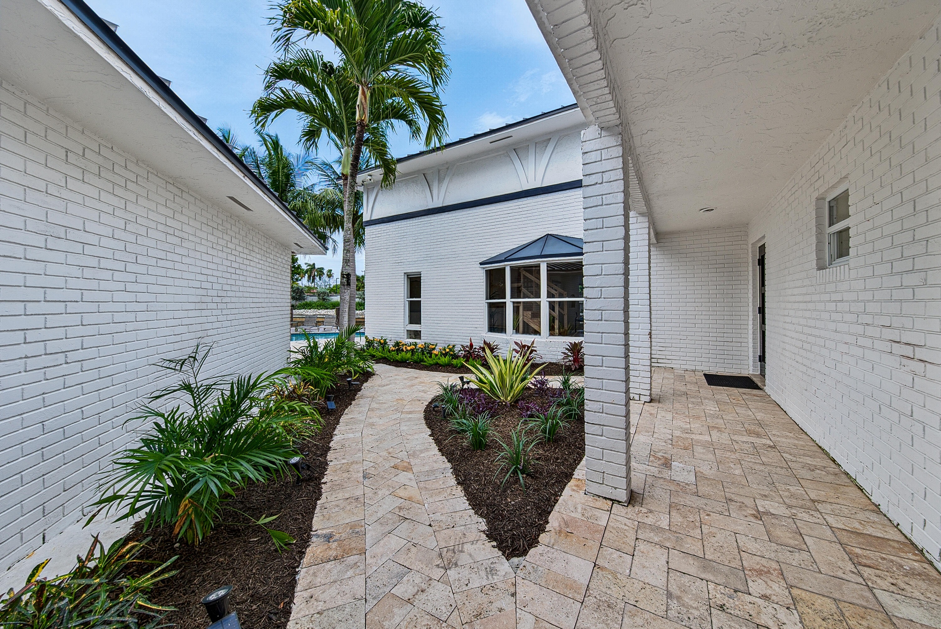 2056 NE 21st Court