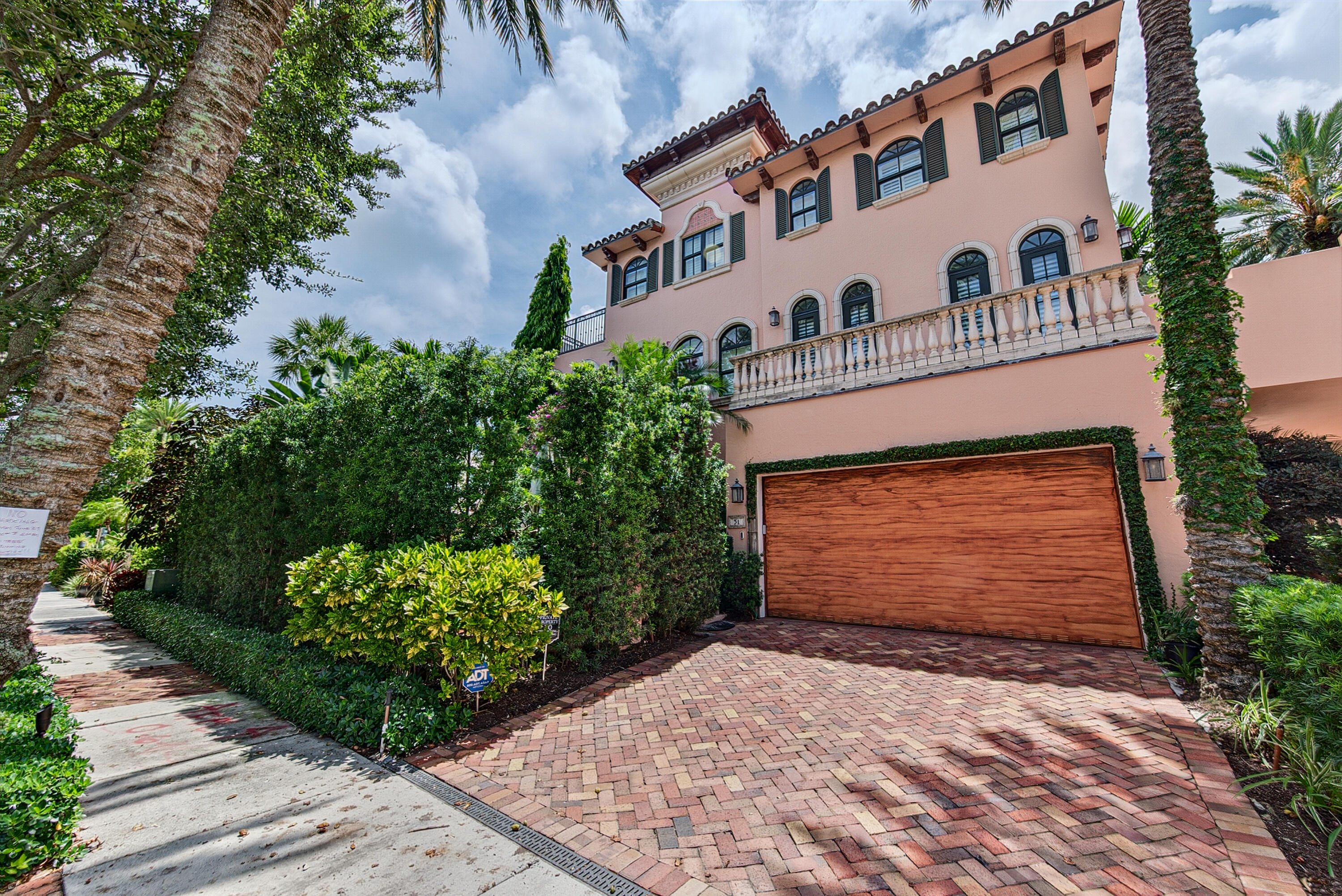 31 SE 10th Avenue