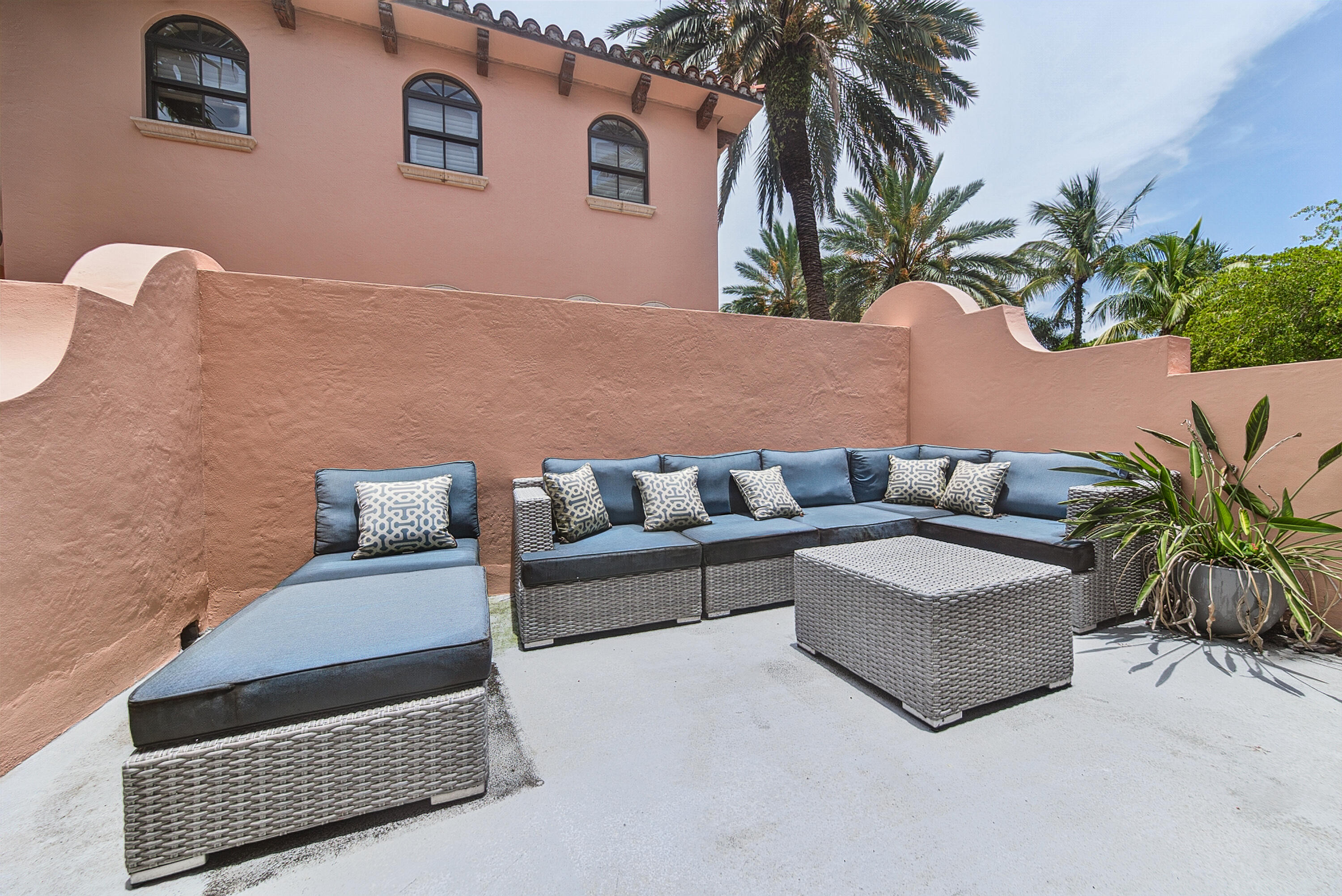 31 SE 10th Avenue