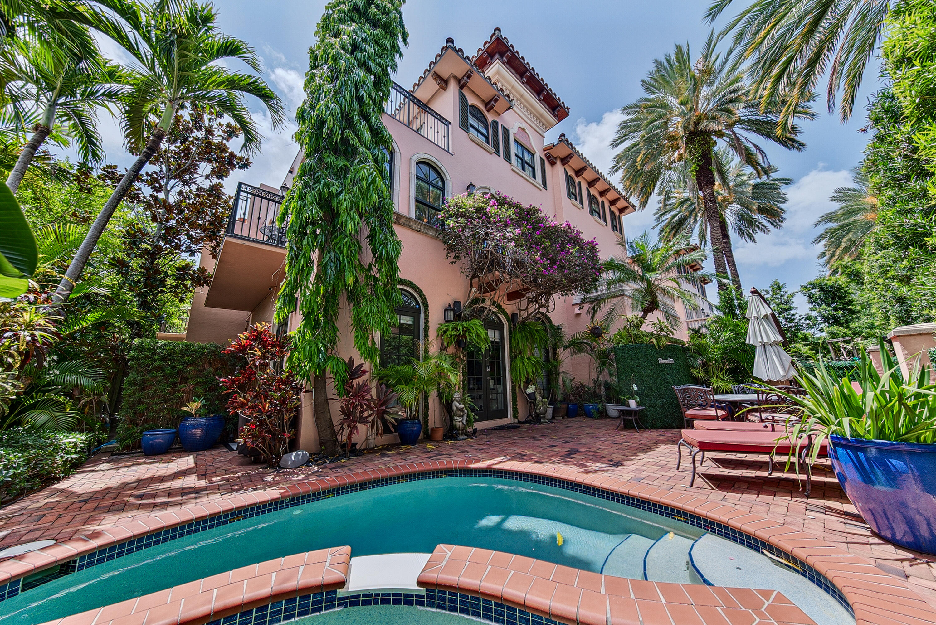 31 SE 10th Avenue
