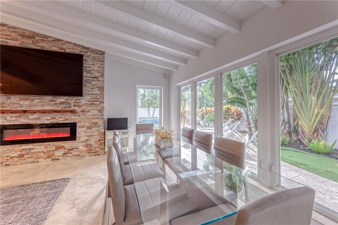 2726 NE 25TH Place