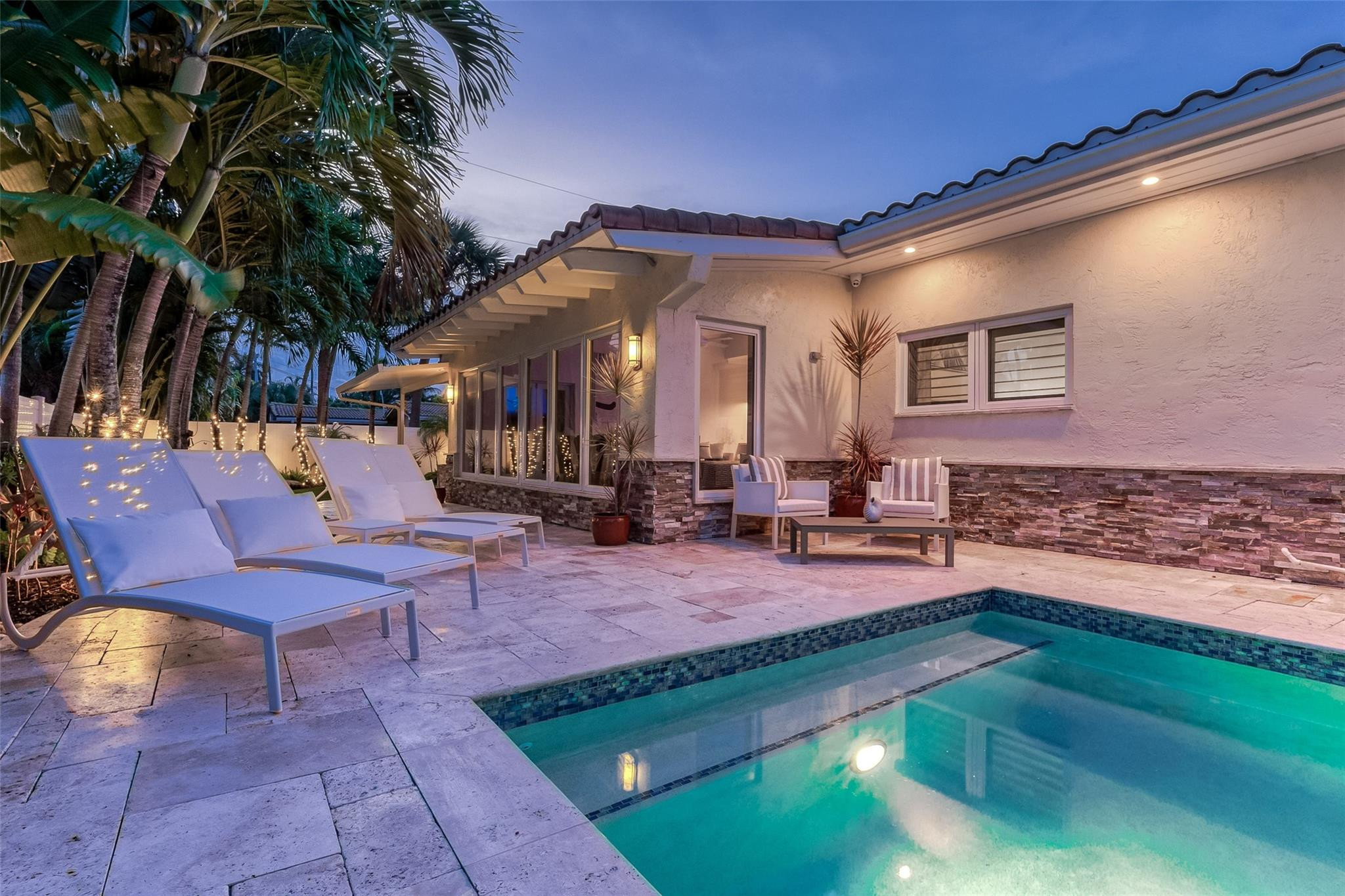 2726 NE 25TH Place