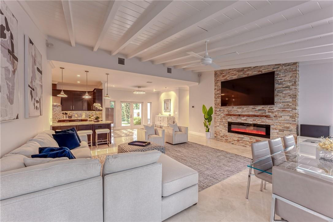 2726 NE 25TH Place