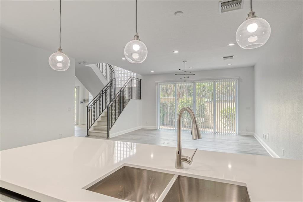 502 SW 4th Ave 1