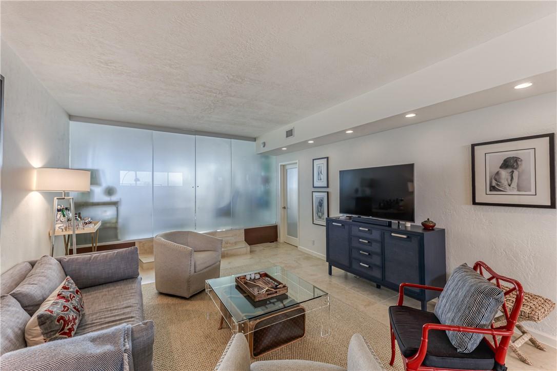 333 SUNSET DR 806