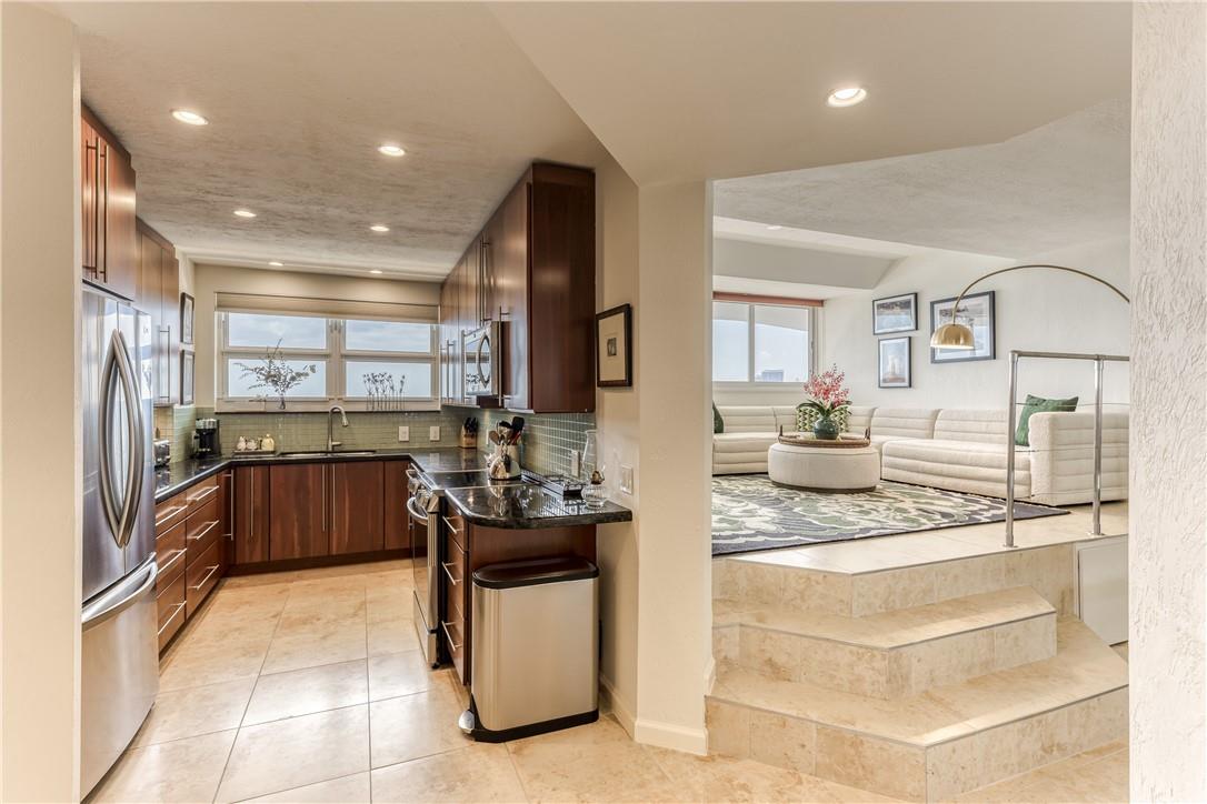 333 SUNSET DR 806