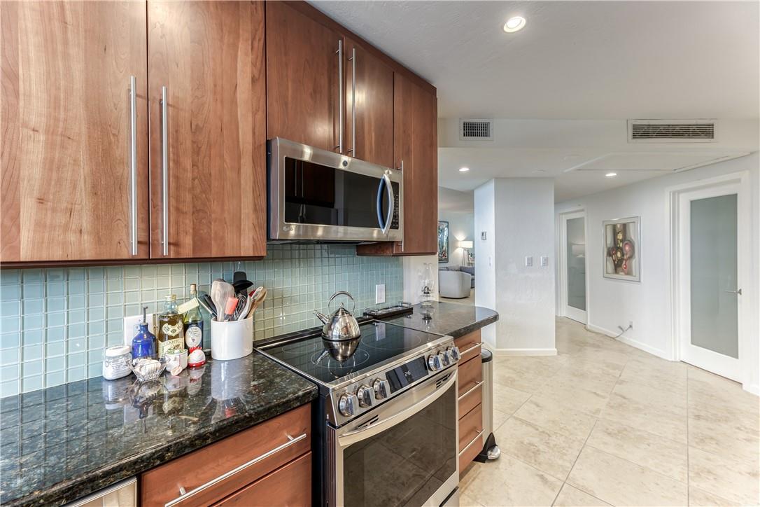 333 SUNSET DR 806