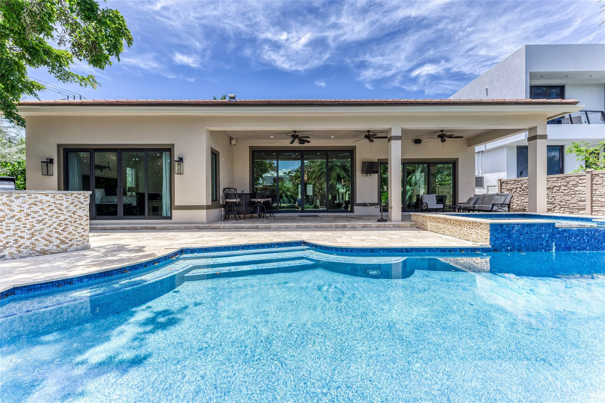 829 PONCE DE LEON DR