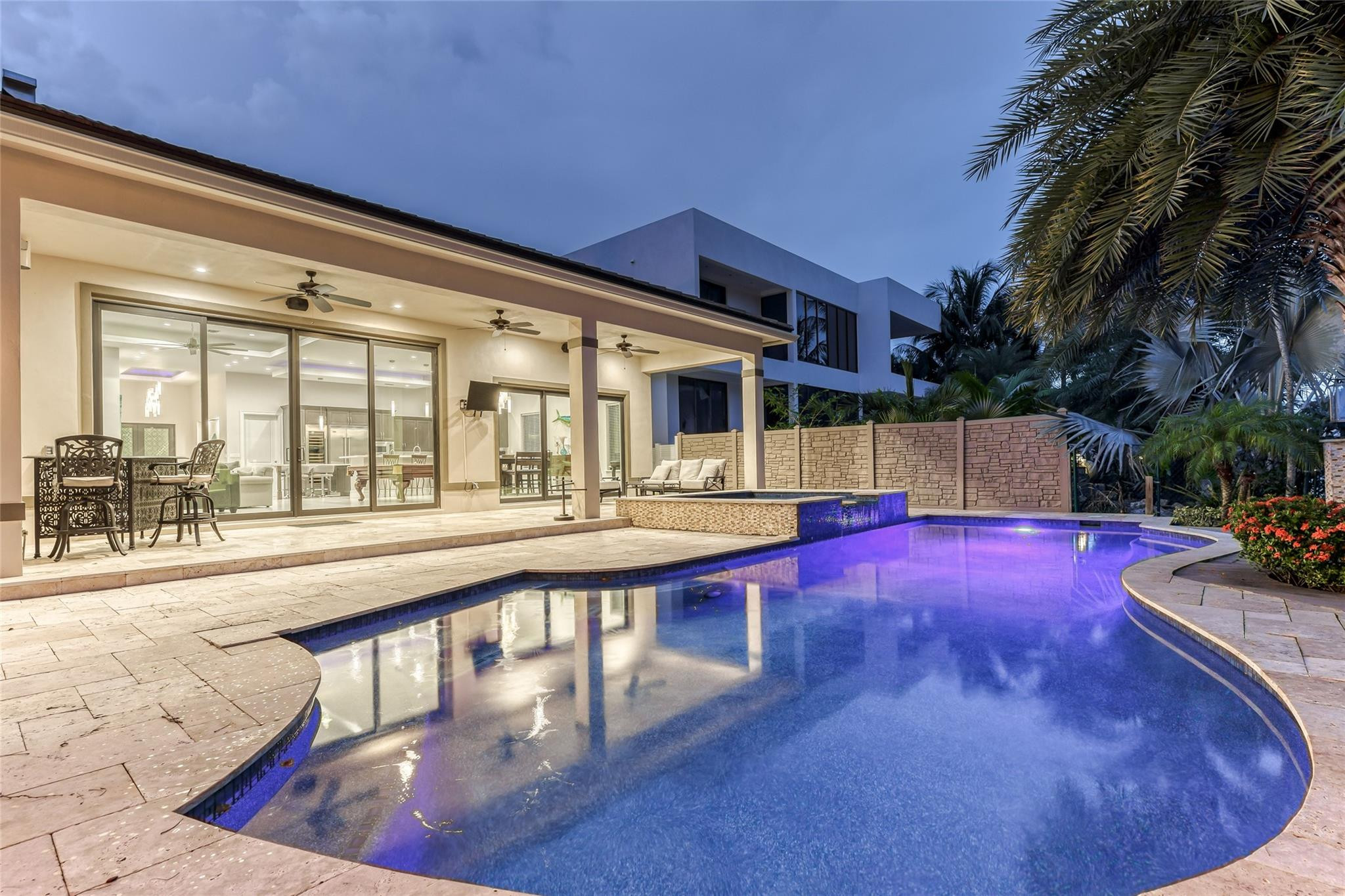 829 PONCE DE LEON DR