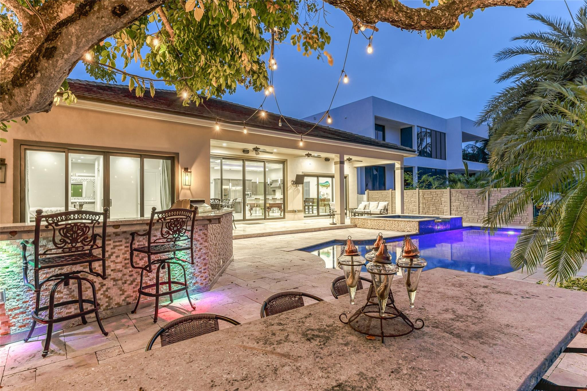 829 PONCE DE LEON DR