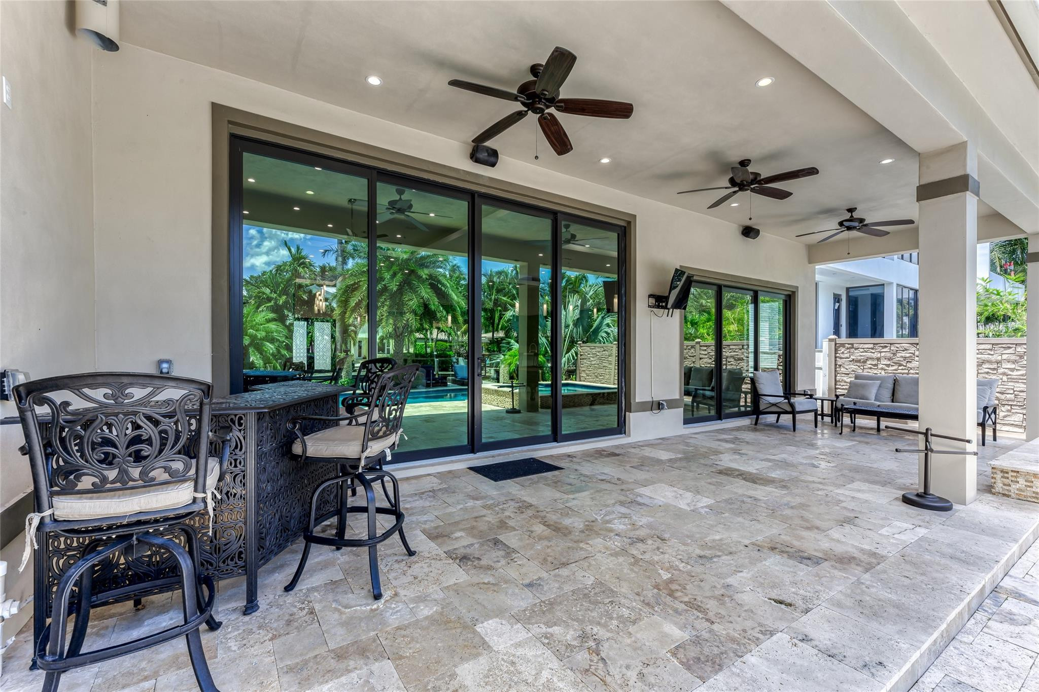 829 PONCE DE LEON DR