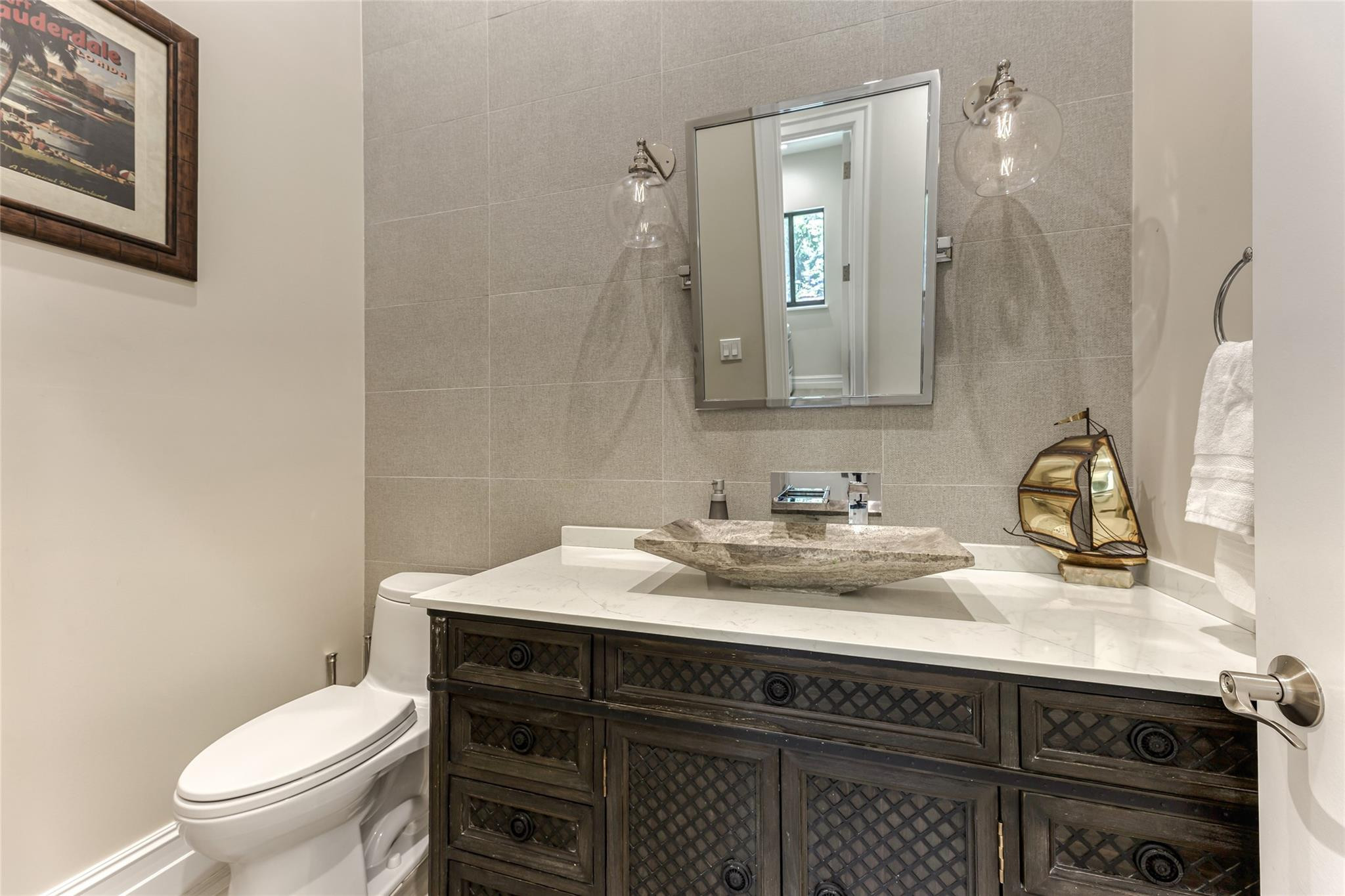 829 PONCE DE LEON DR