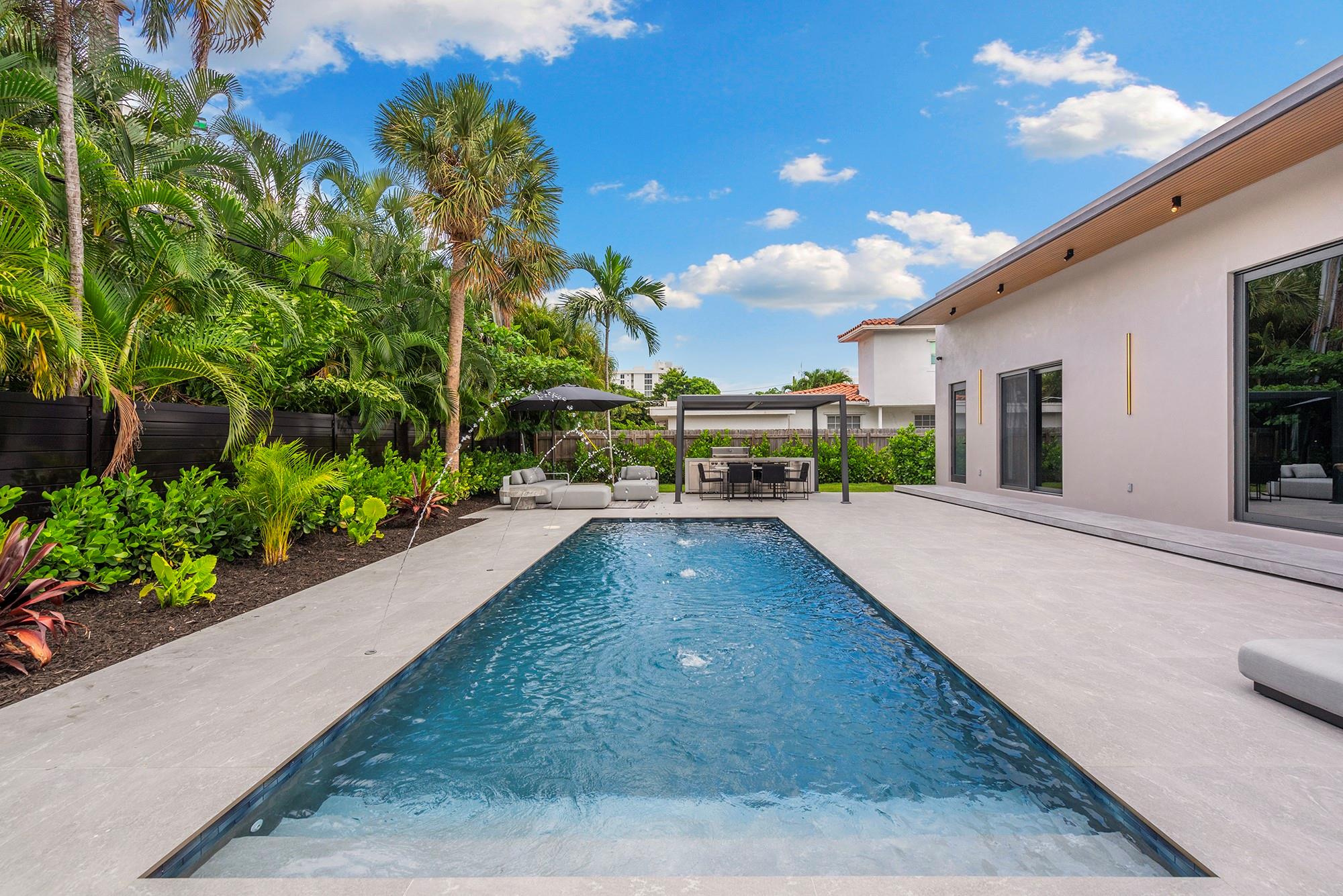 1237 Seabreeze Blvd