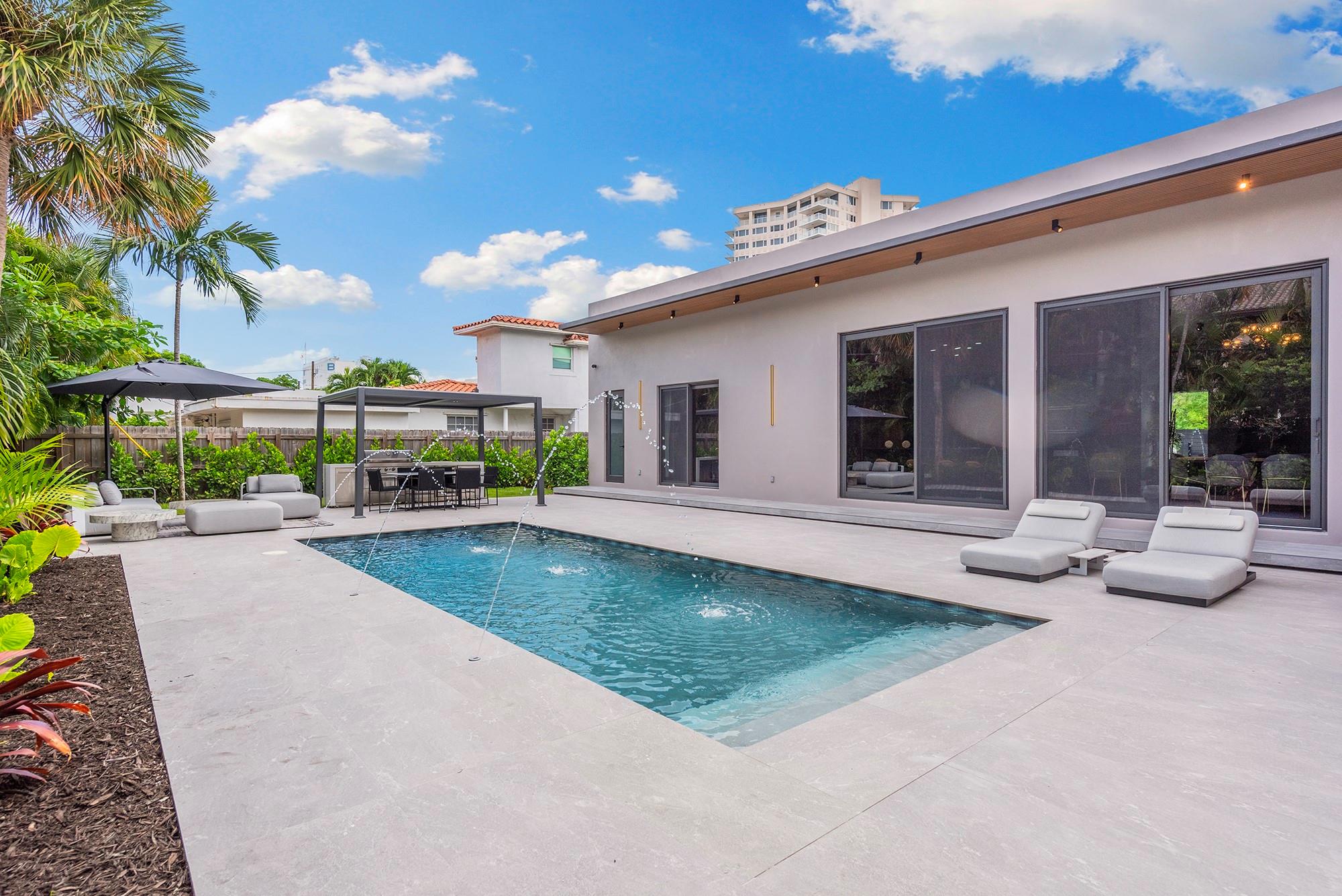 1237 Seabreeze Blvd