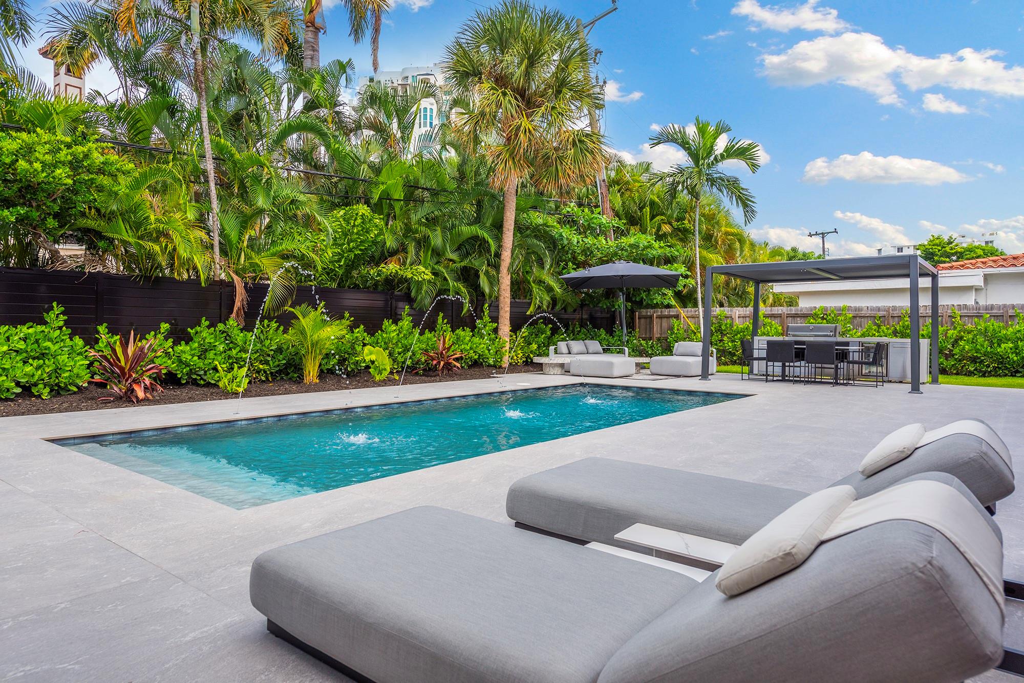 1237 Seabreeze Blvd